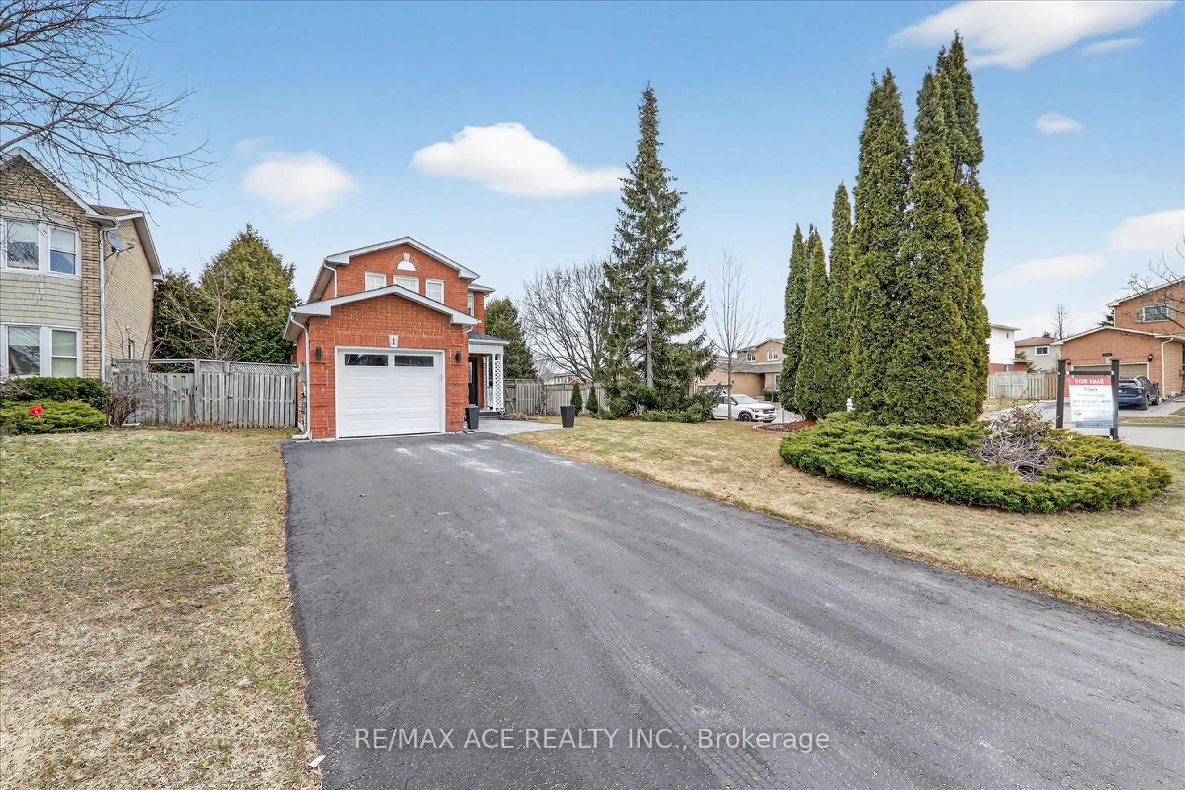 A pic from outside/outdoor area/front of a property/back of a property/a pic from drone, street for 1 Aldcroft Cres, Clarington Ontario L1C 4P2