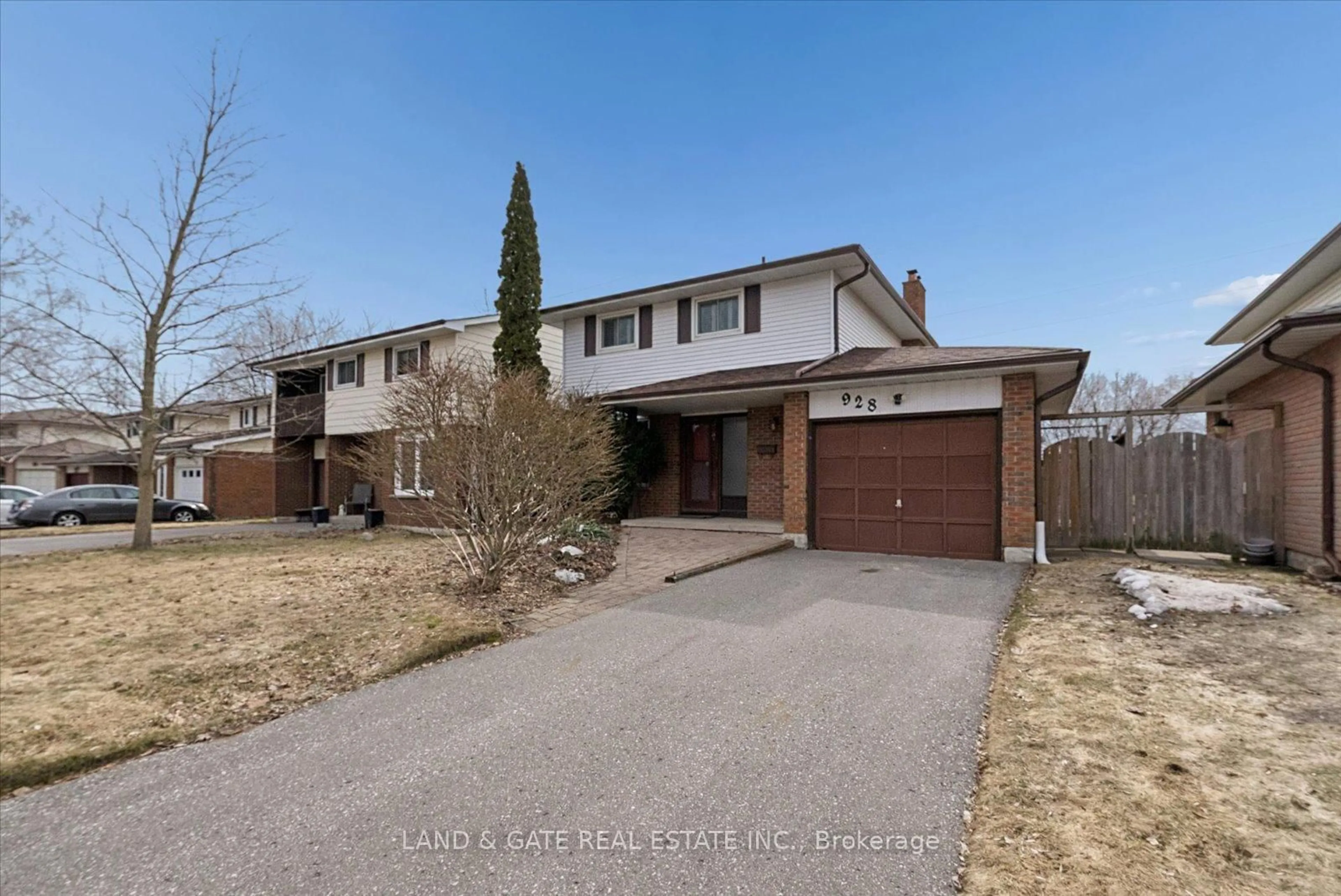 Home with brick exterior material, street for 928 Downing Crt, Oshawa Ontario L1G 7R5