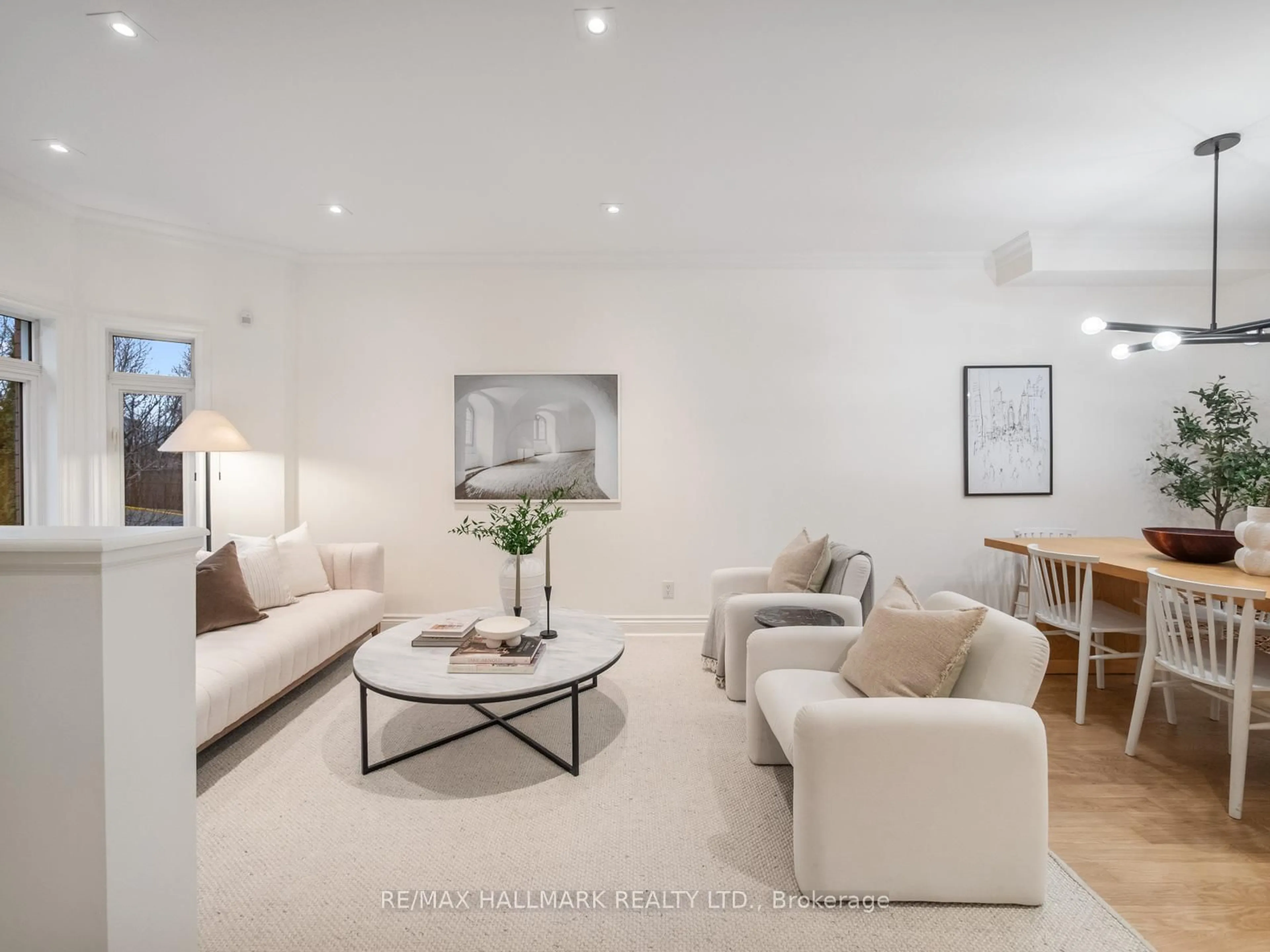 Living room with furniture, unknown for 26 Eastmount Ave, Toronto Ontario M4K 1V1