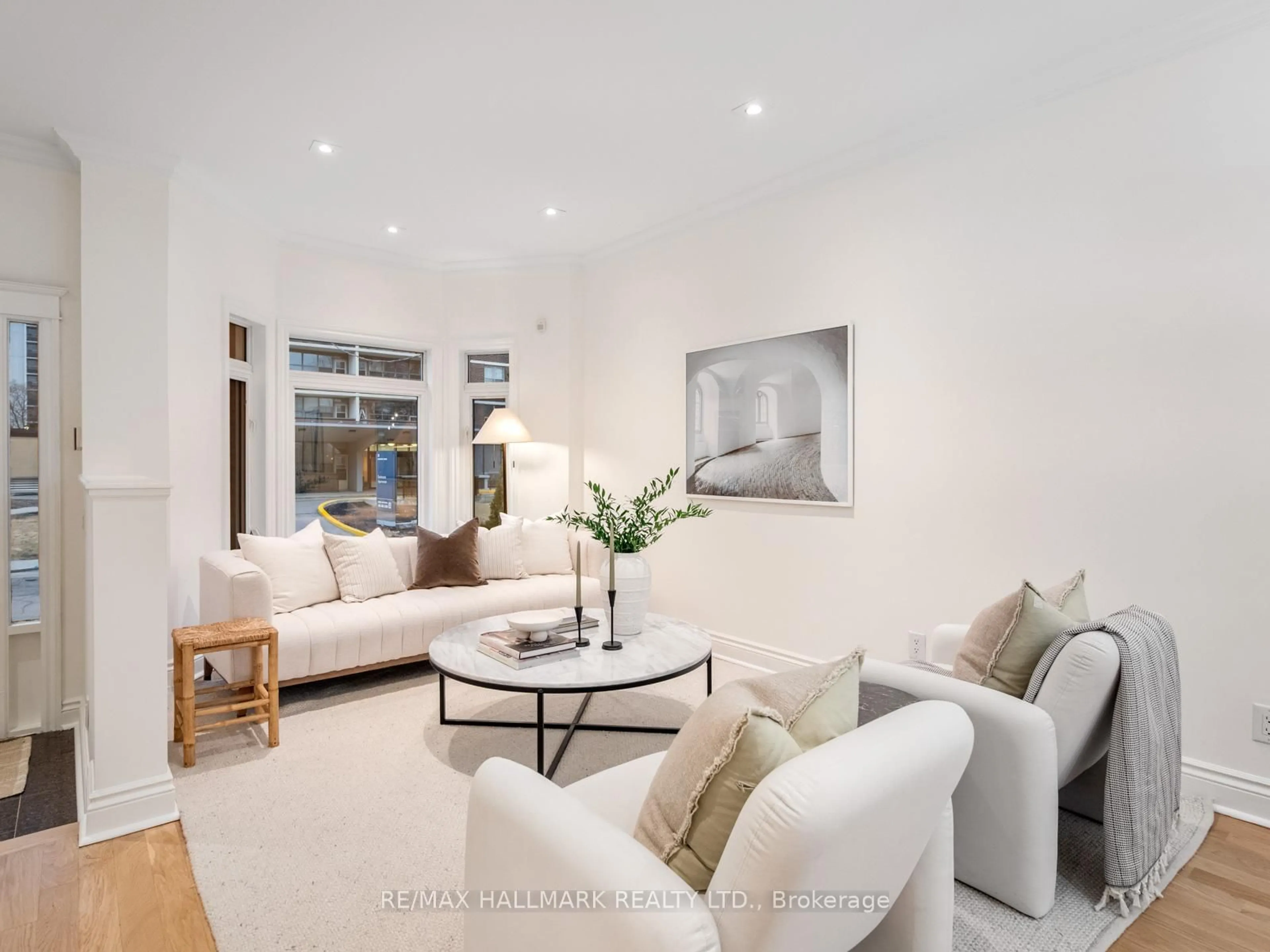 Living room with furniture, unknown for 26 Eastmount Ave, Toronto Ontario M4K 1V1