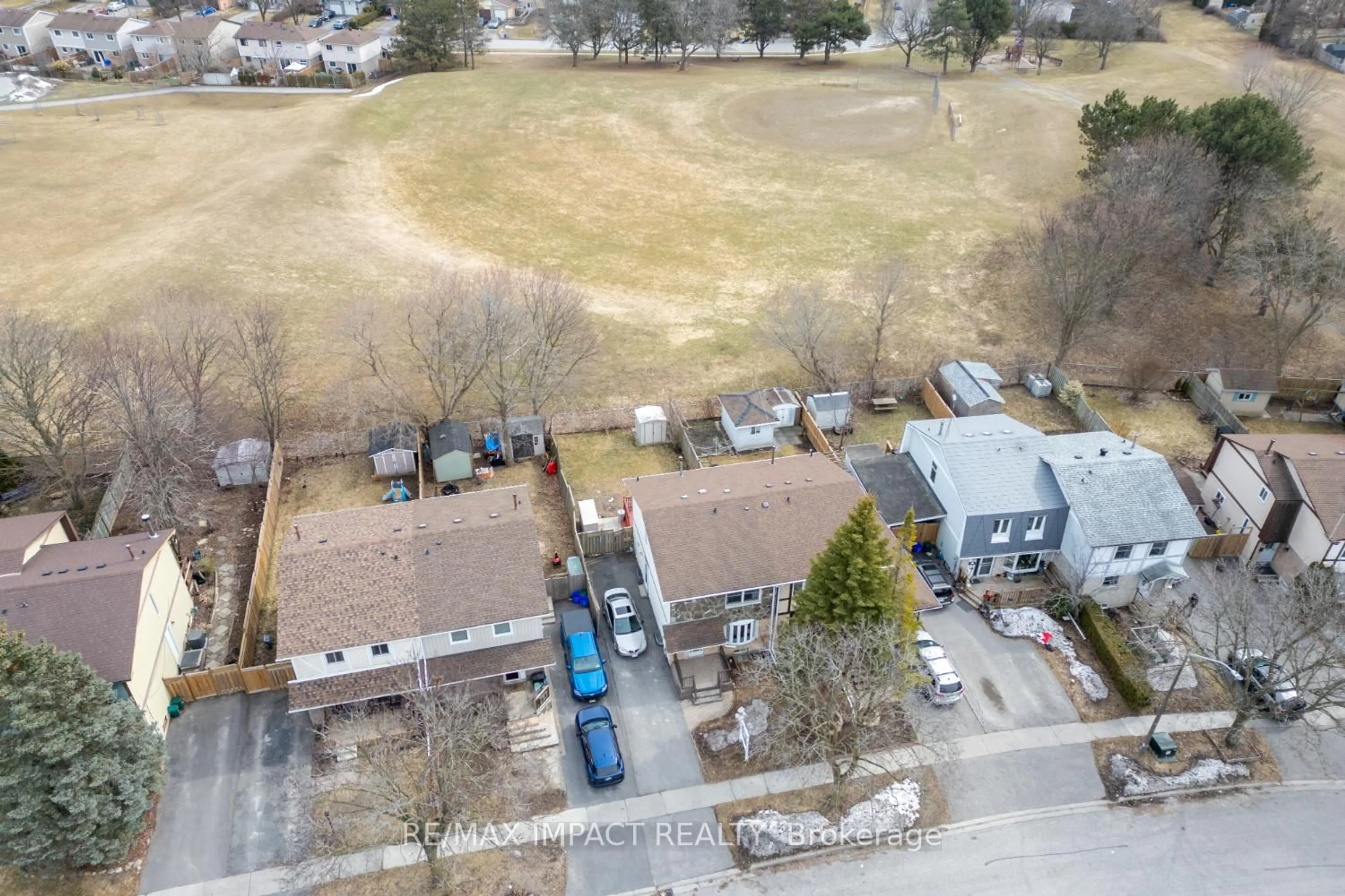 A pic from outside/outdoor area/front of a property/back of a property/a pic from drone, unknown for 672 Galahad Dr, Oshawa Ontario L1K 1M2