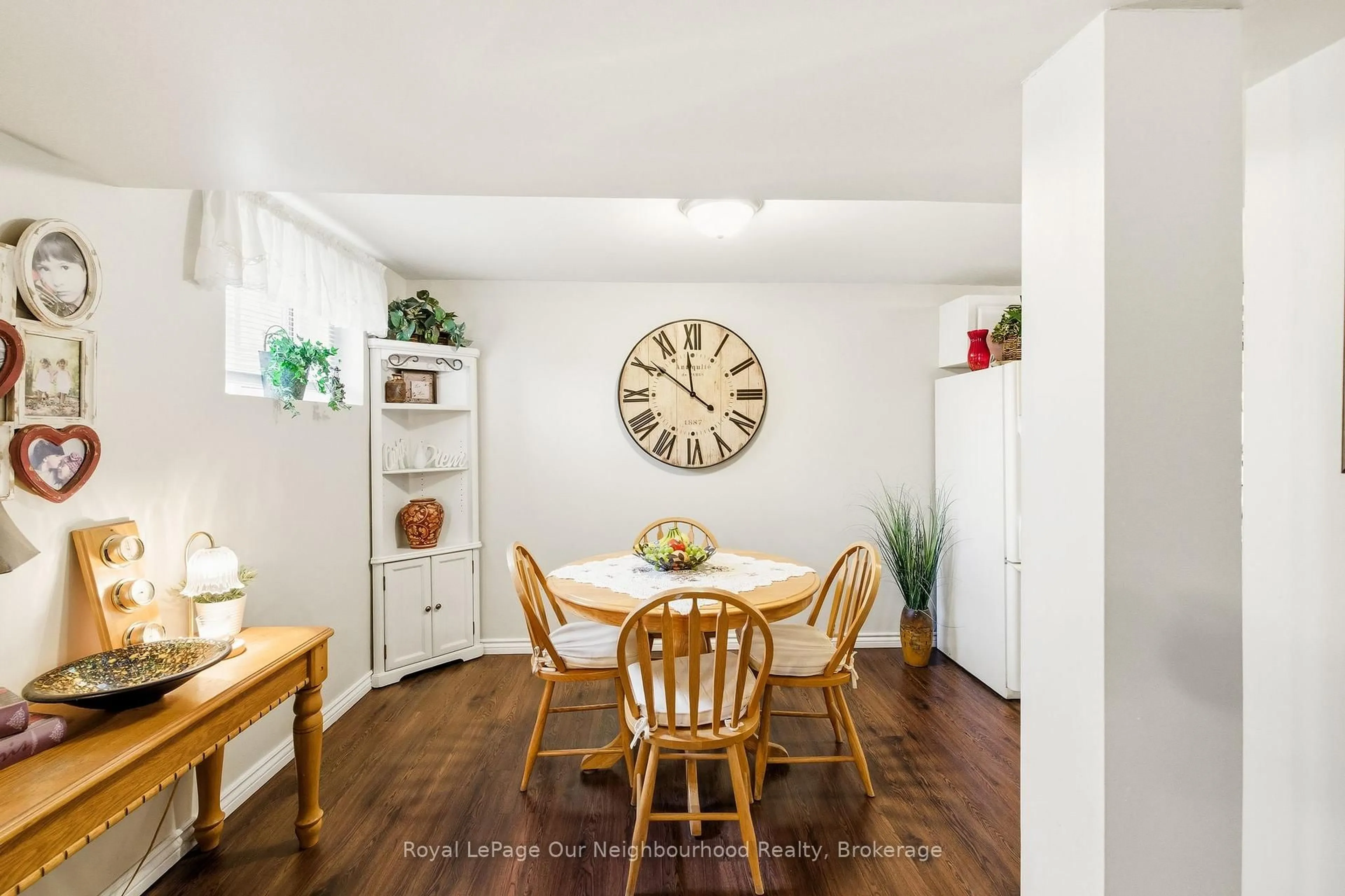 Dining room, wood/laminate floor for 139 Central Pk Blvd, Oshawa Ontario L1H 5W6