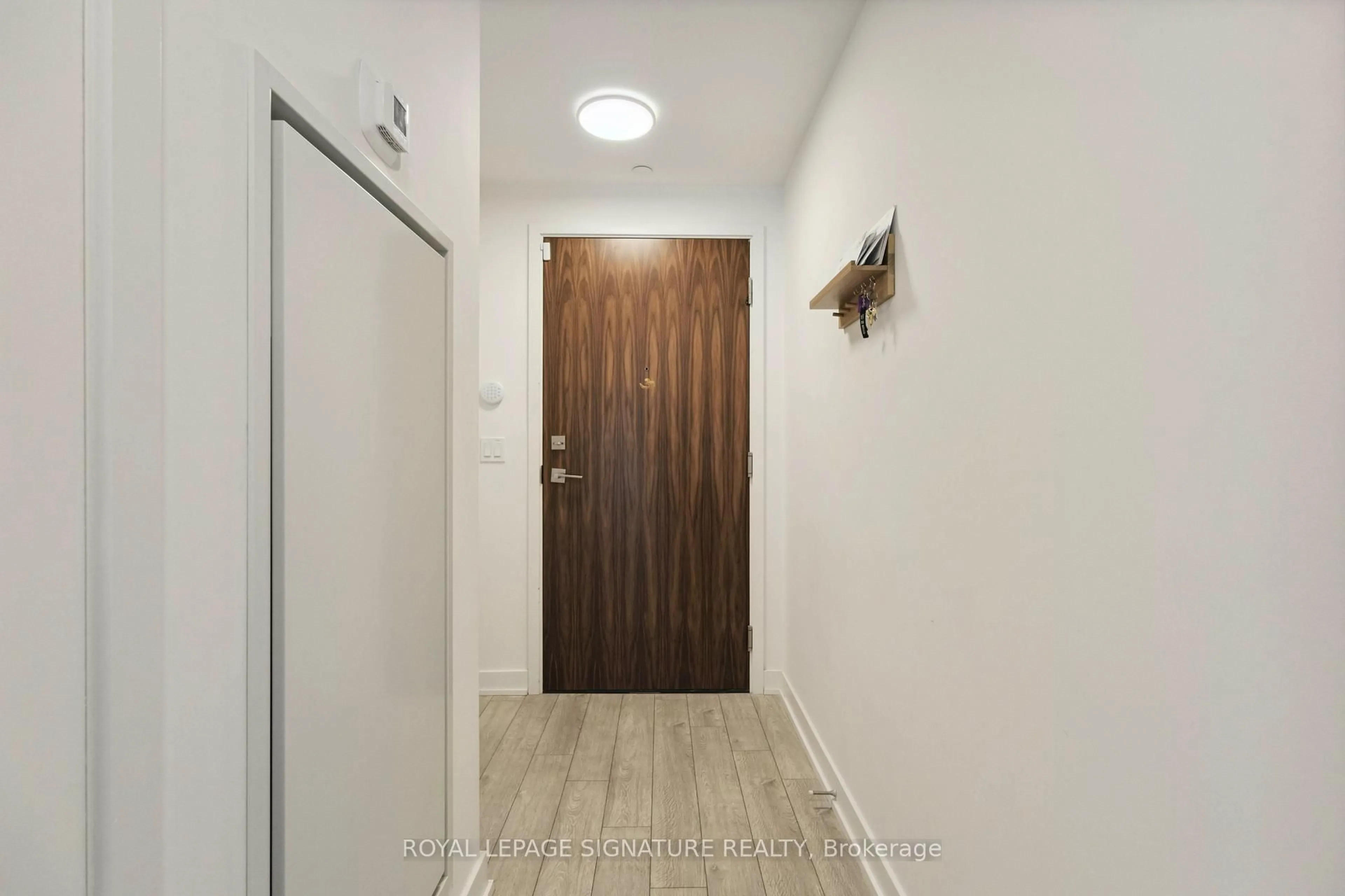 Indoor entryway for 665 Queen St #313, Toronto Ontario M4M 1G4