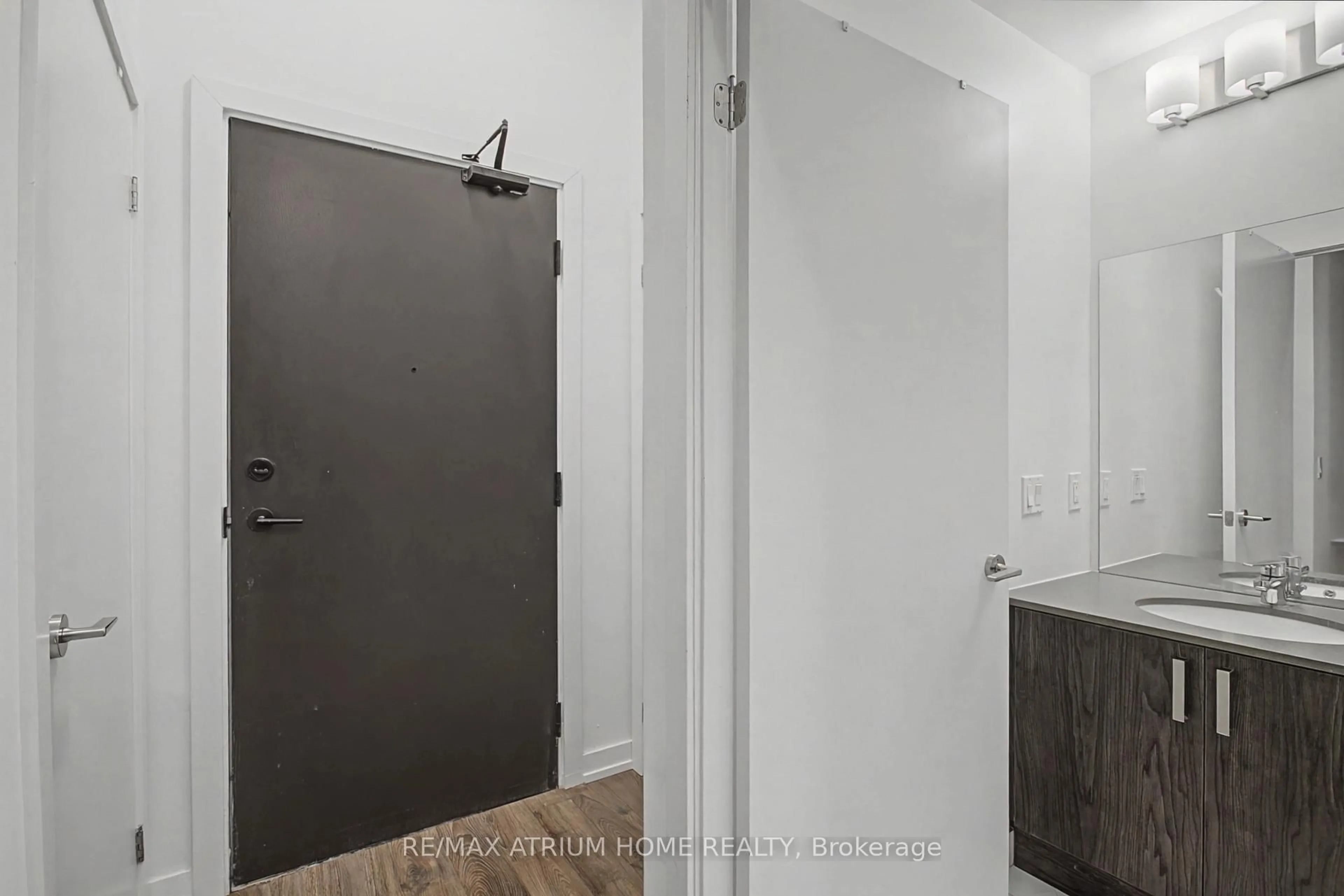 Indoor entryway for 1480 Bayly St #702, Pickering Ontario L1W 0C2