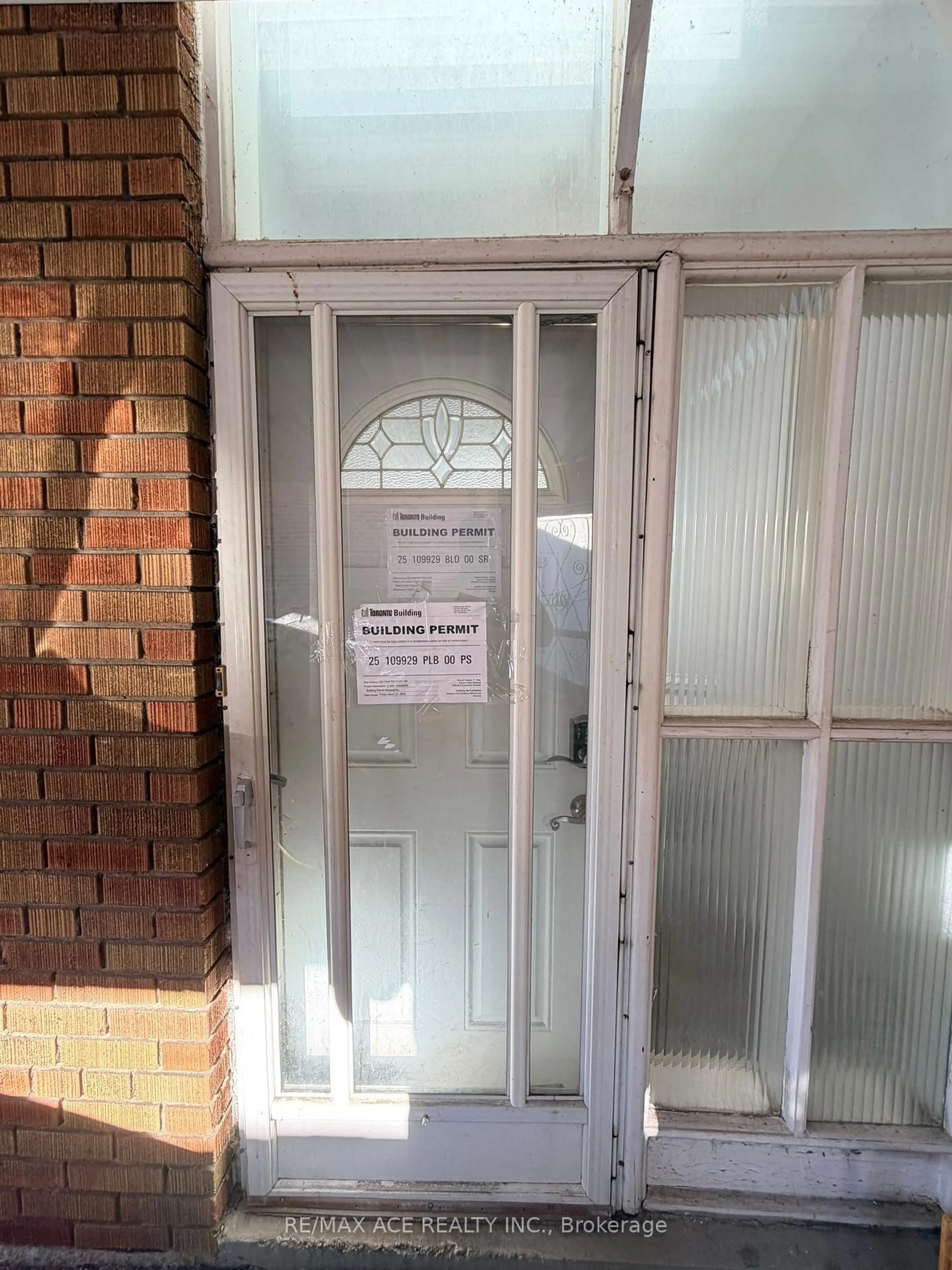 Indoor foyer for 365 Painted Post Dr, Toronto Ontario M1G 2M6