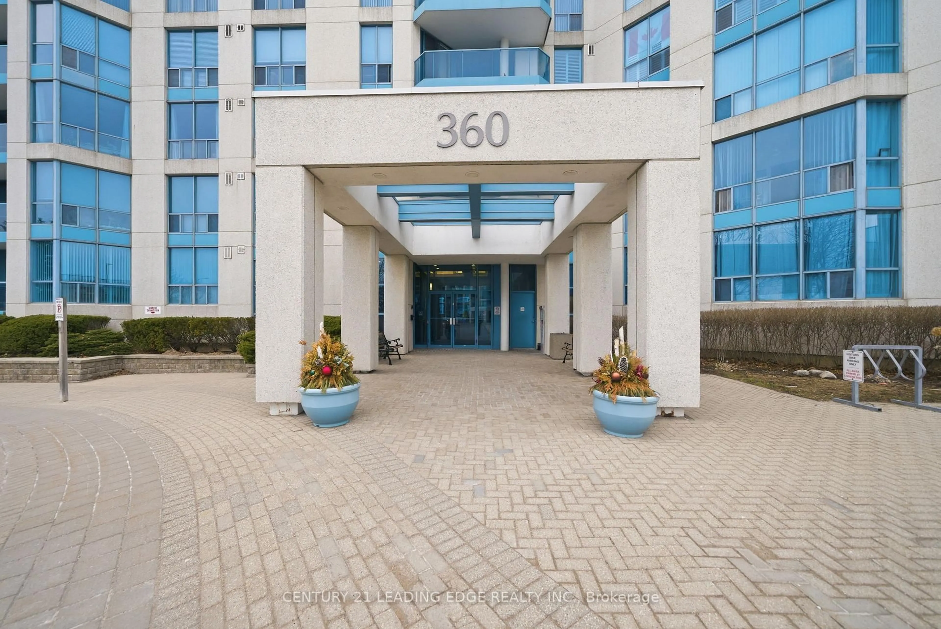 Indoor foyer for 360 Watson St #1204, Whitby Ontario L1N 9G2
