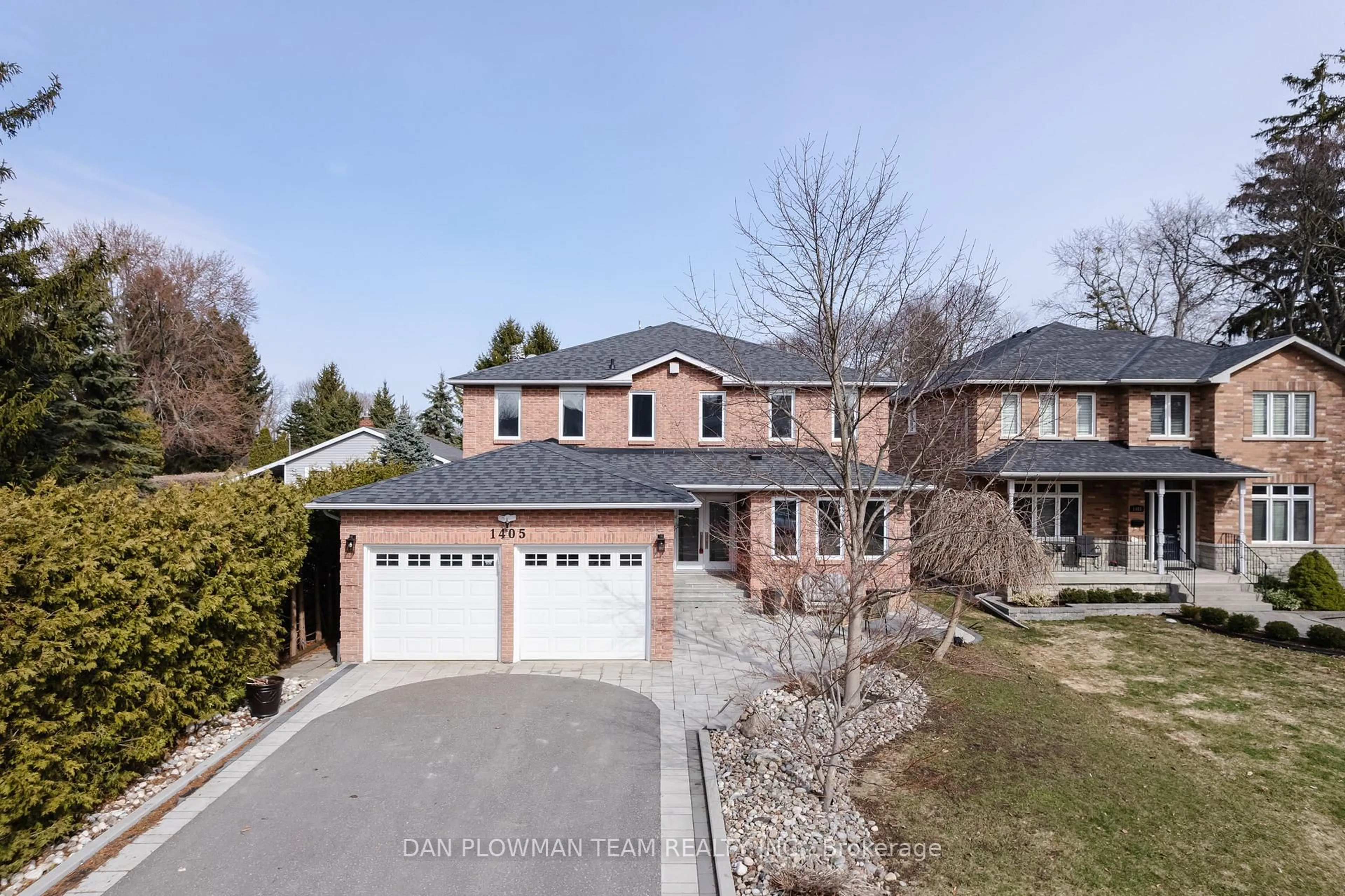 A pic from outside/outdoor area/front of a property/back of a property/a pic from drone, street for 1405 Rougemount Dr, Pickering Ontario L1V 1N2