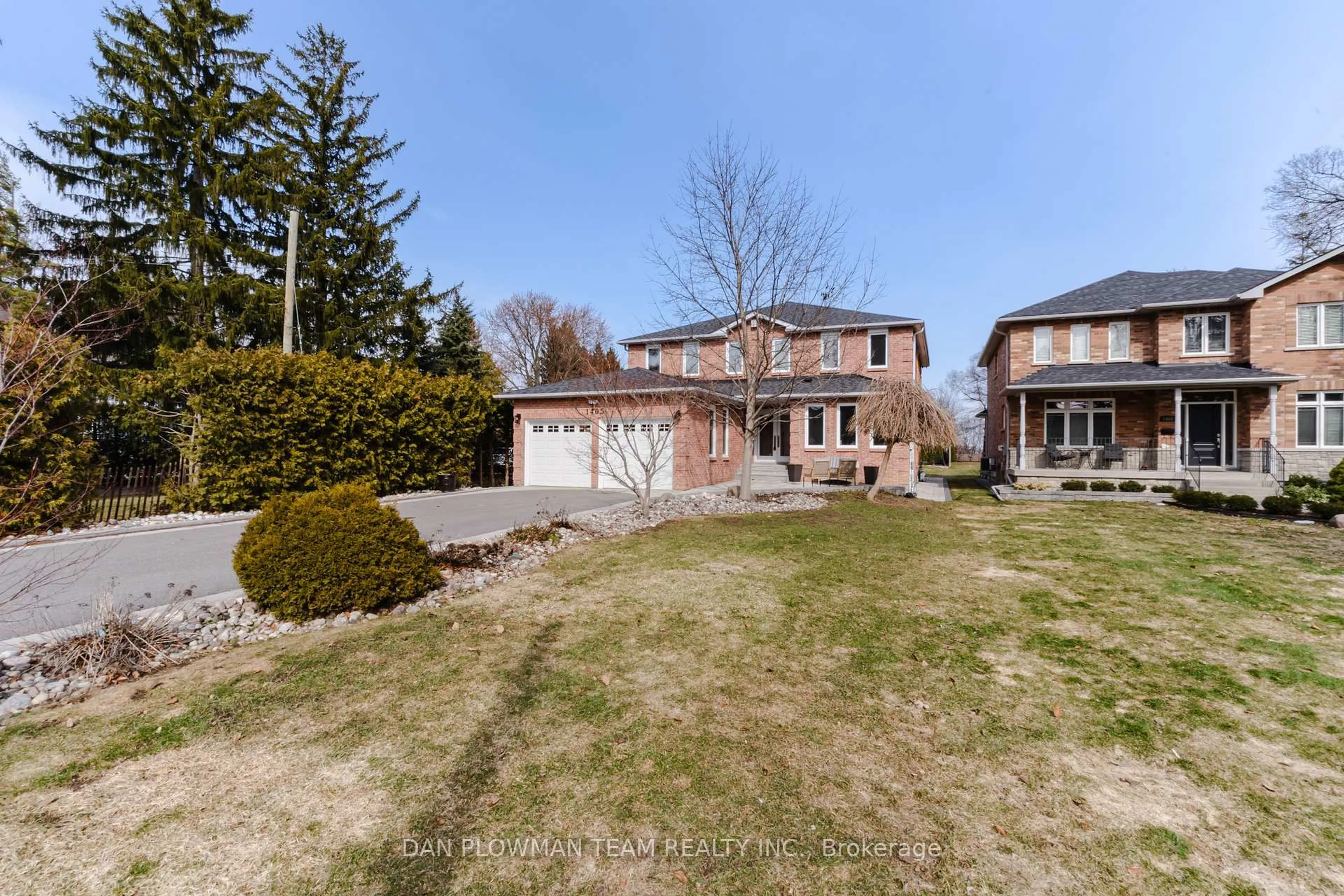A pic from outside/outdoor area/front of a property/back of a property/a pic from drone, street for 1405 Rougemount Dr, Pickering Ontario L1V 1N2