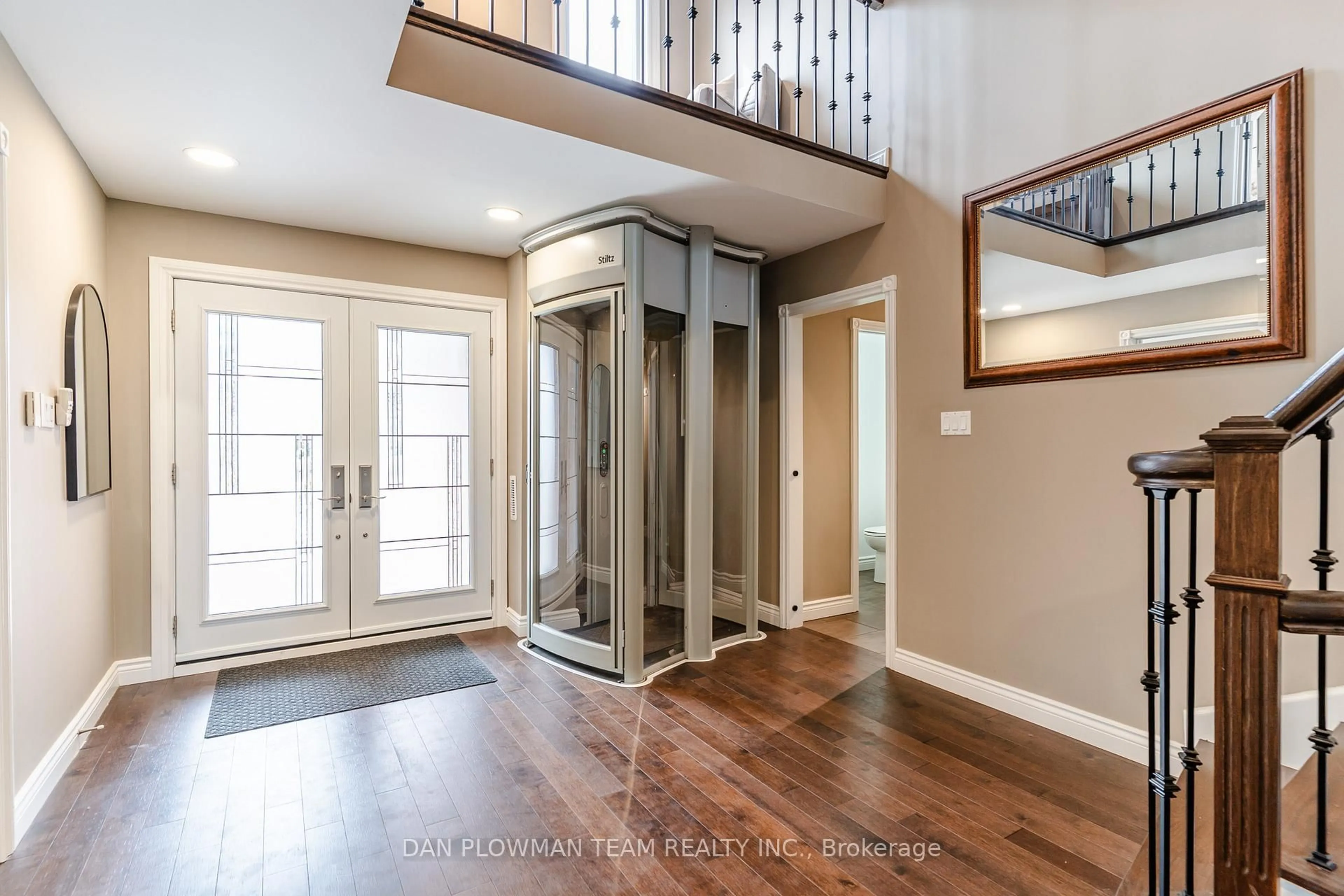 Indoor entryway for 1405 Rougemount Dr, Pickering Ontario L1V 1N2