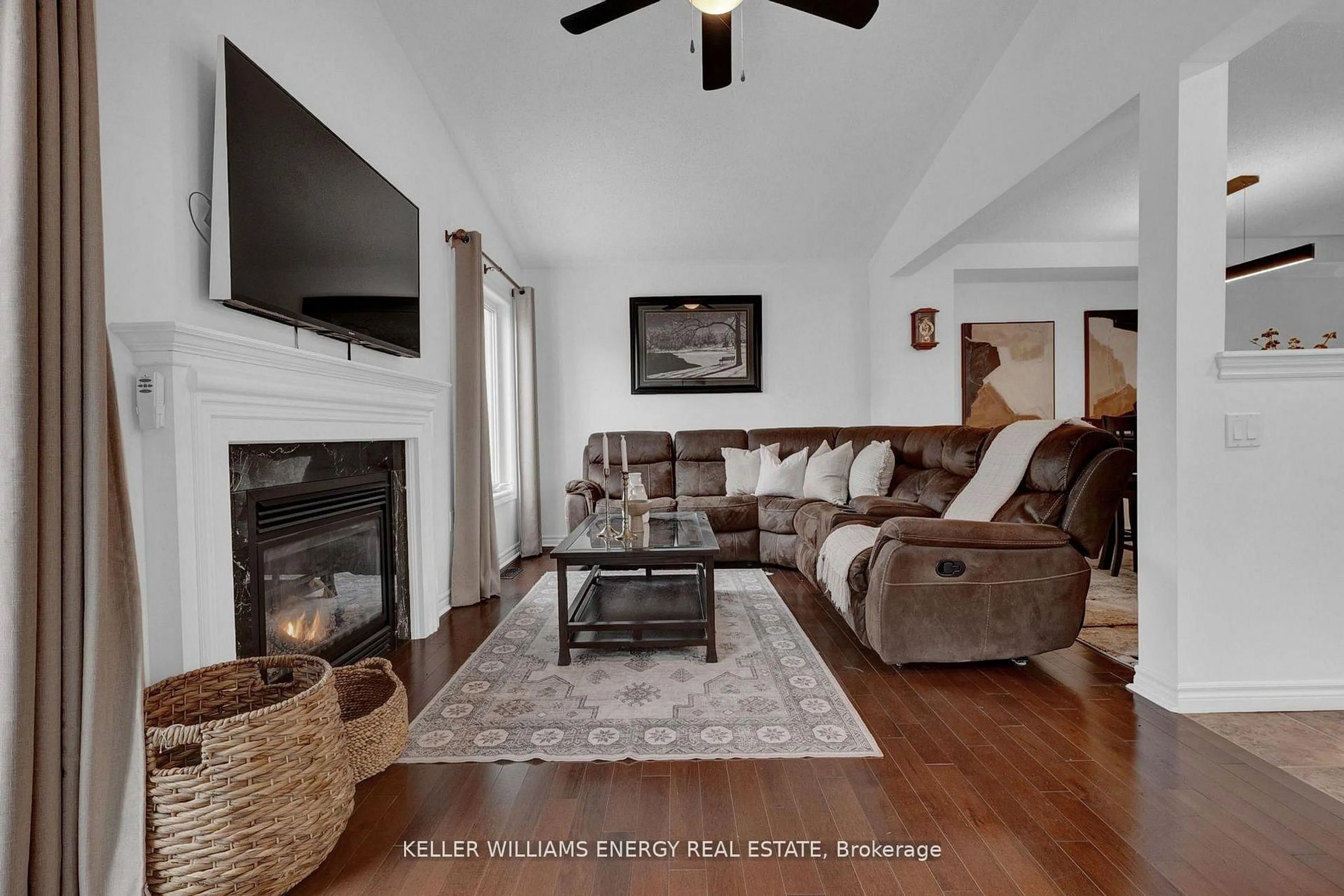 Living room with furniture, ceramic/tile floor for 1379 Wadebridge Cres, Oshawa Ontario L1K 3B1