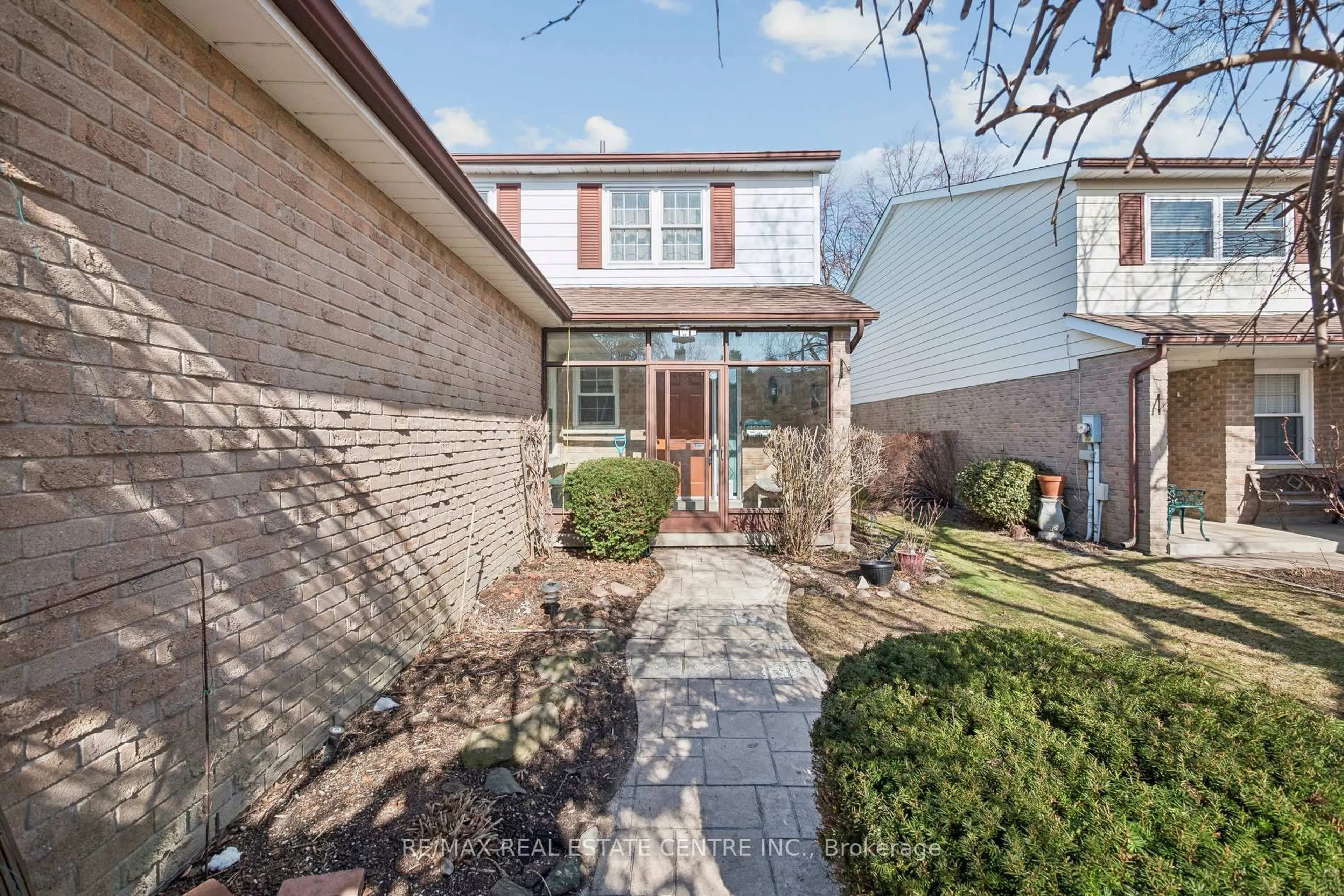 Home with brick exterior material, street for 37 Statesman Sq, Toronto Ontario M1S 4H7
