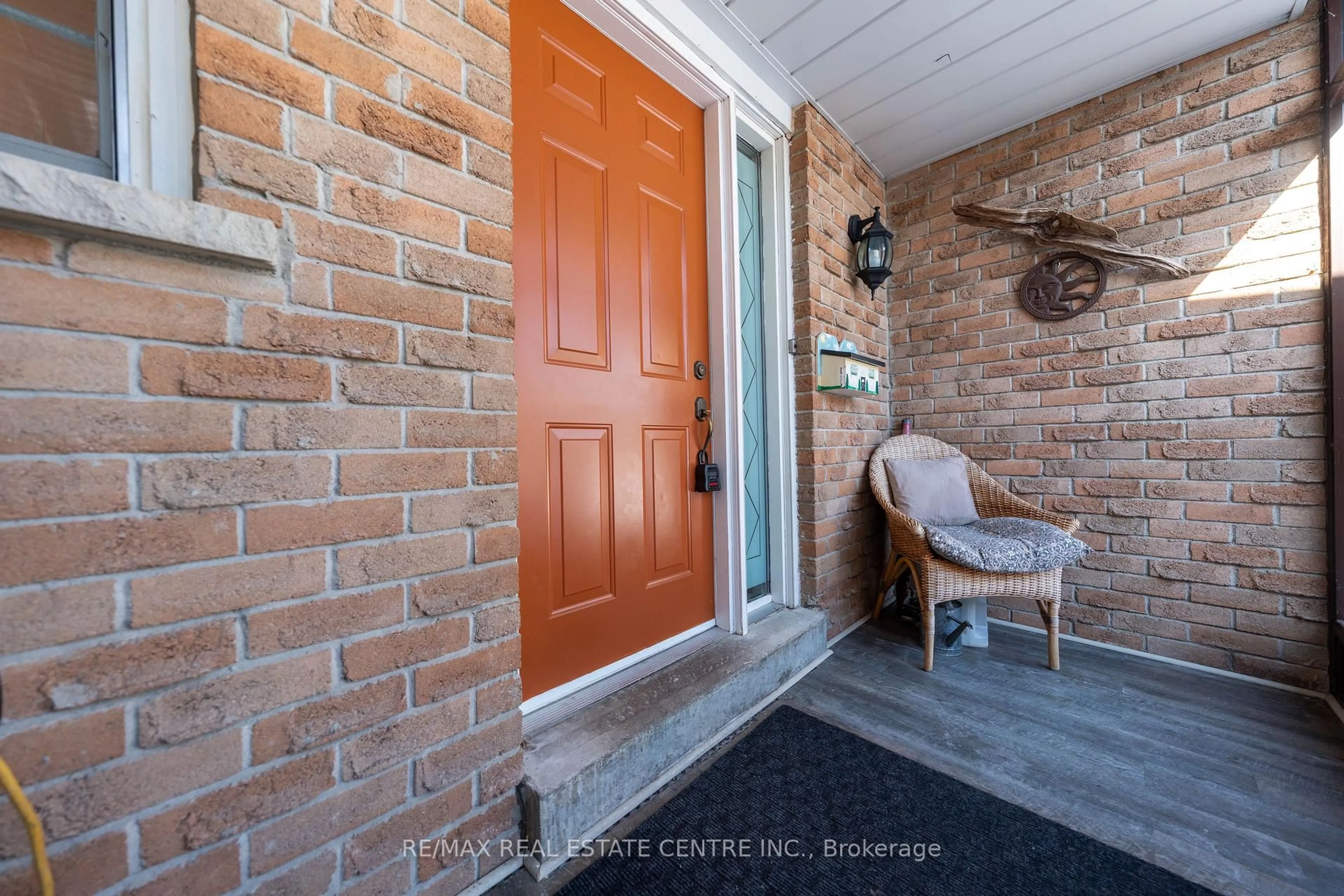Indoor entryway for 37 Statesman Sq, Toronto Ontario M1S 4H7