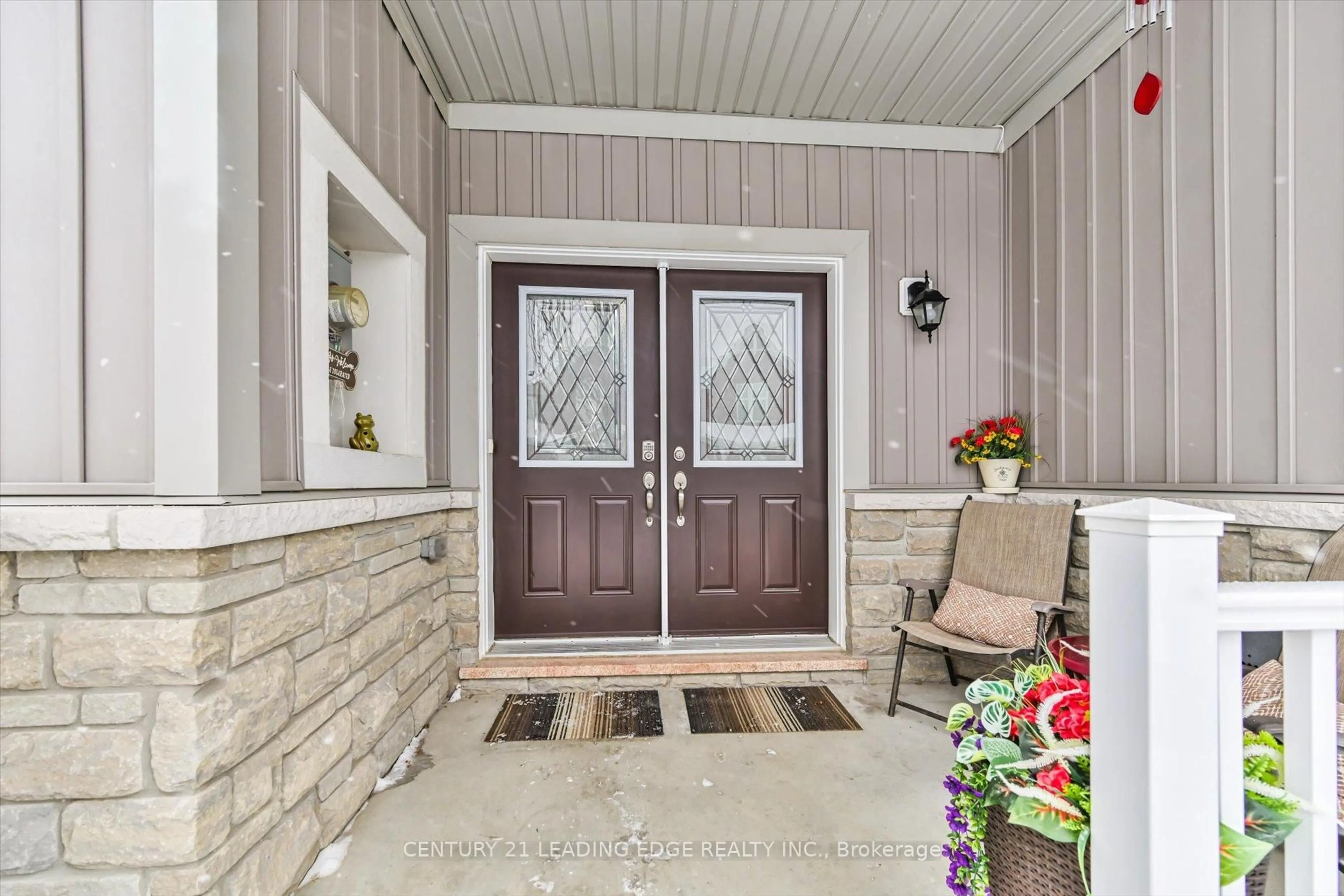 Indoor entryway for 3 Hadleigh Way, Whitby Ontario L1M 0L4