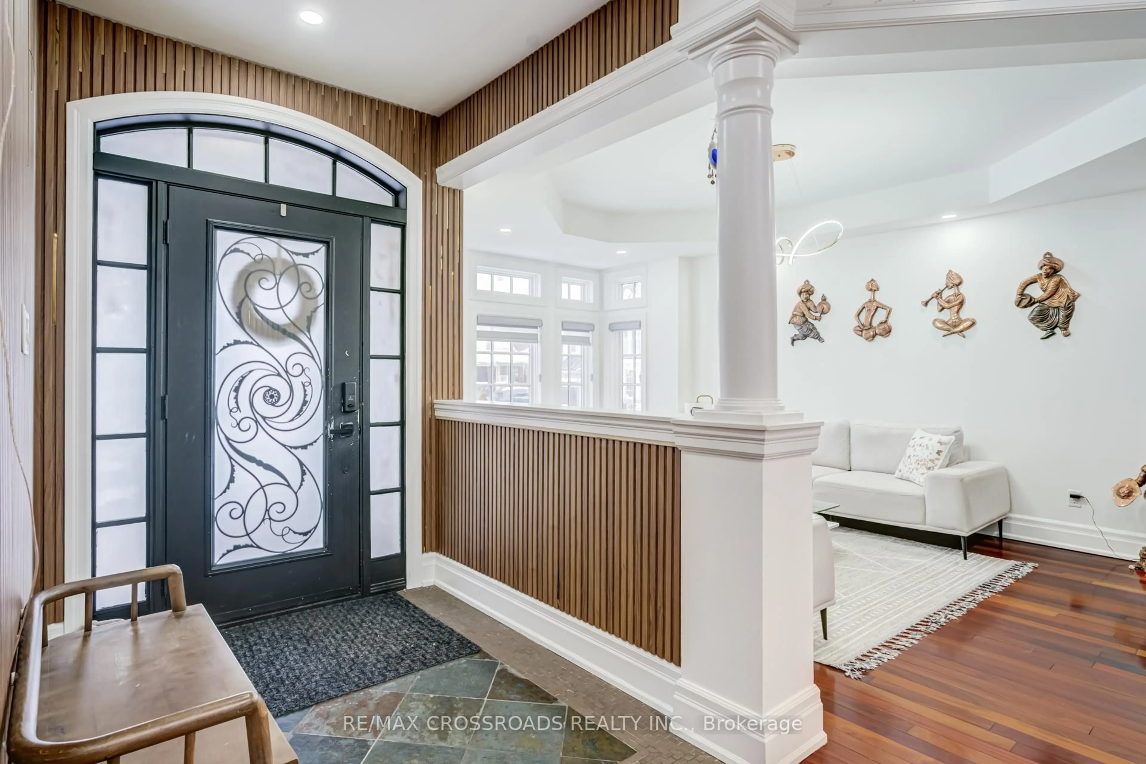 Indoor entryway for 1653 Goldenridge Rd, Pickering Ontario L1V 7J5