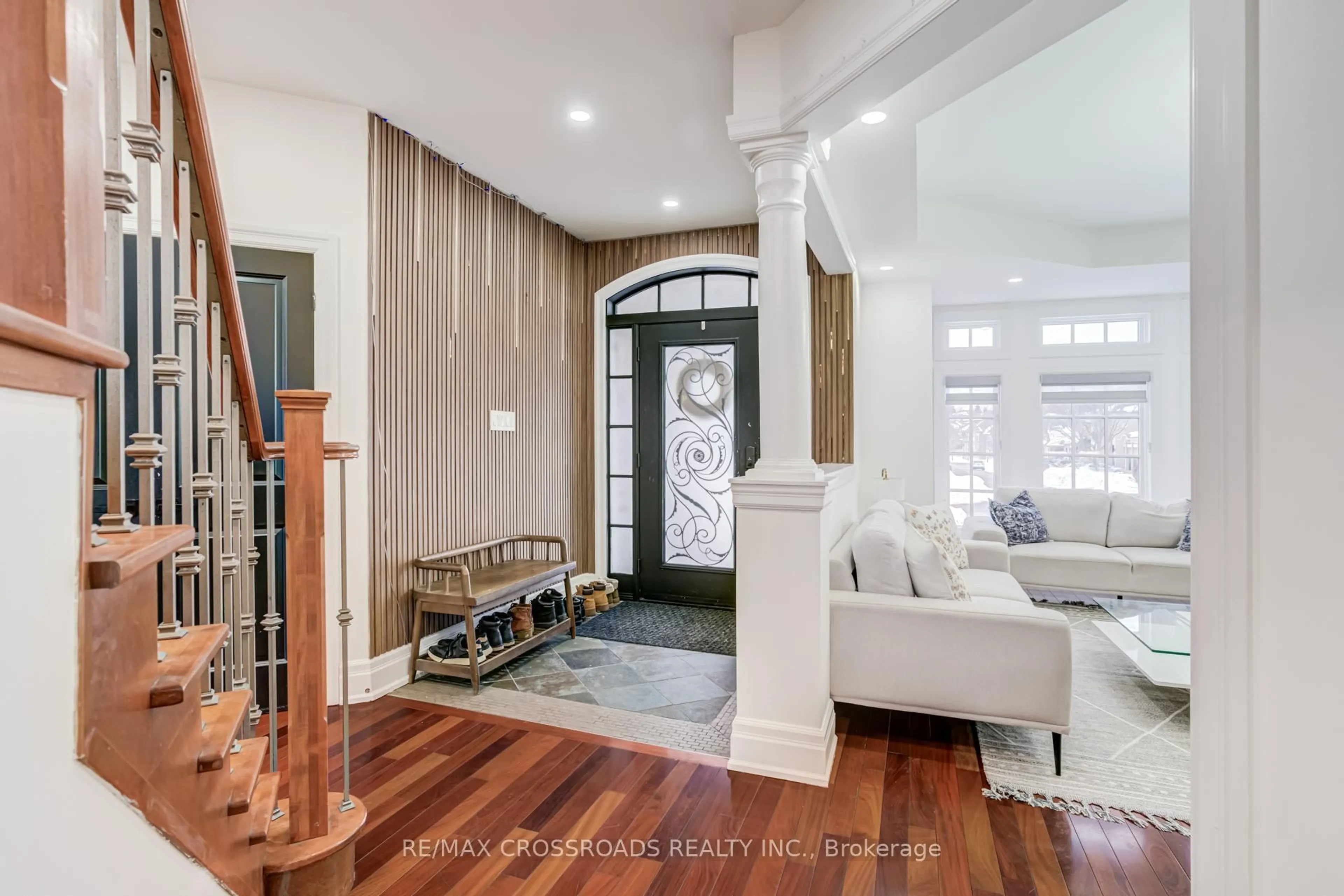 Indoor entryway for 1653 Goldenridge Rd, Pickering Ontario L1V 7J5