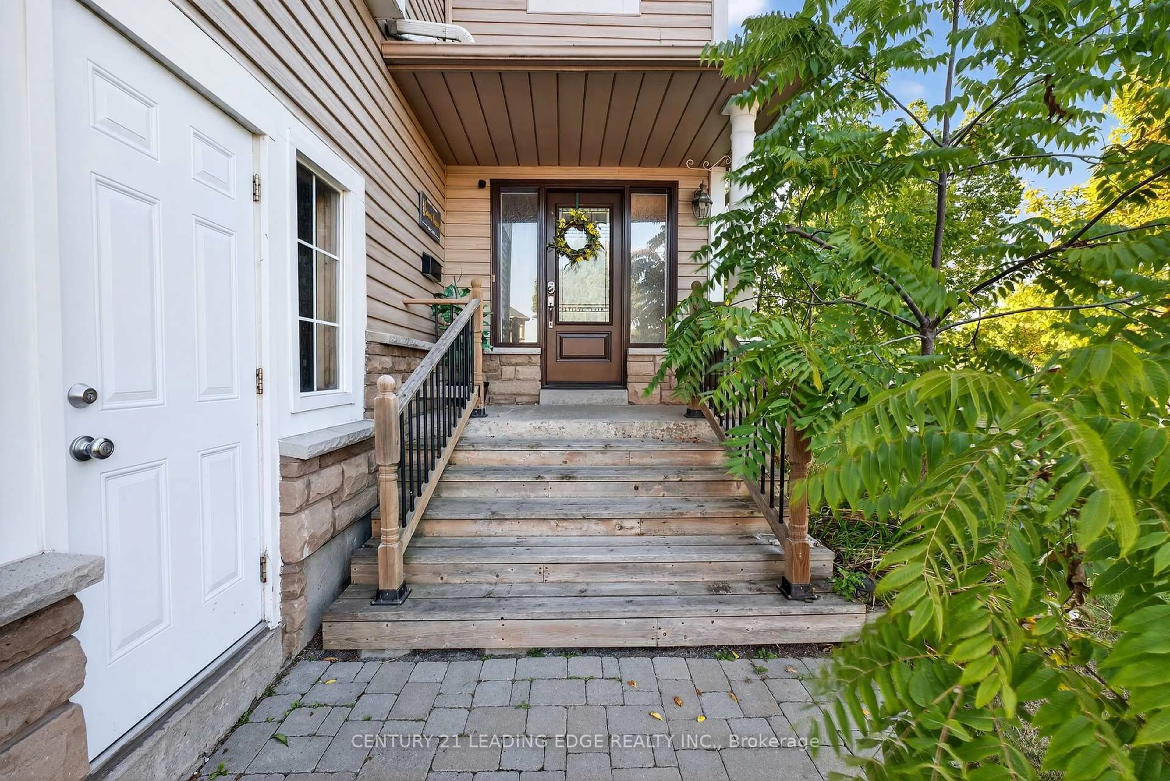Indoor entryway for 113 Shady Lane Cres, Clarington Ontario L1C 5B1