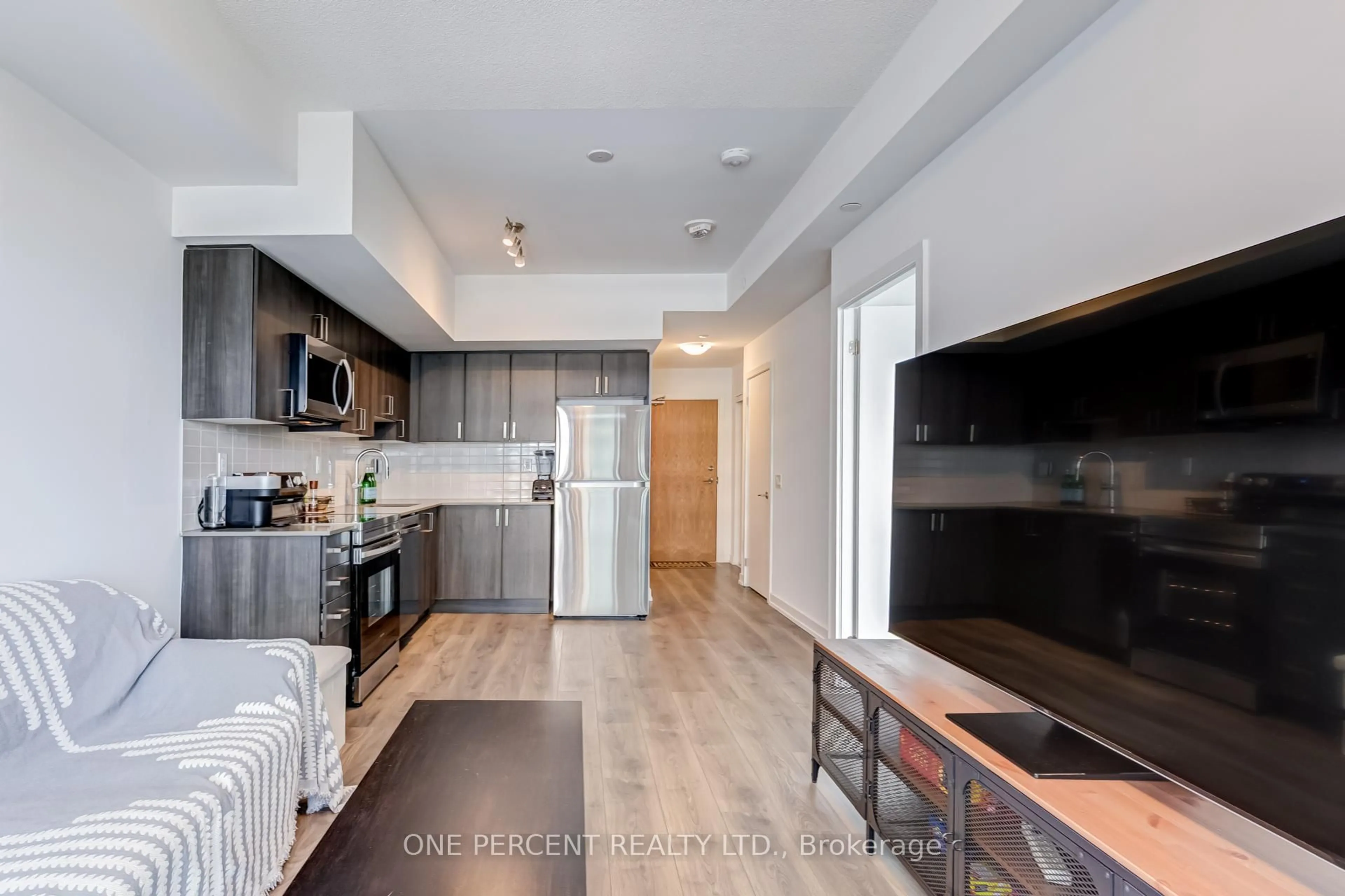 Open concept kitchen, wood/laminate floor for 1435 Celebration Dr #1707, Pickering Ontario L1W 0C4