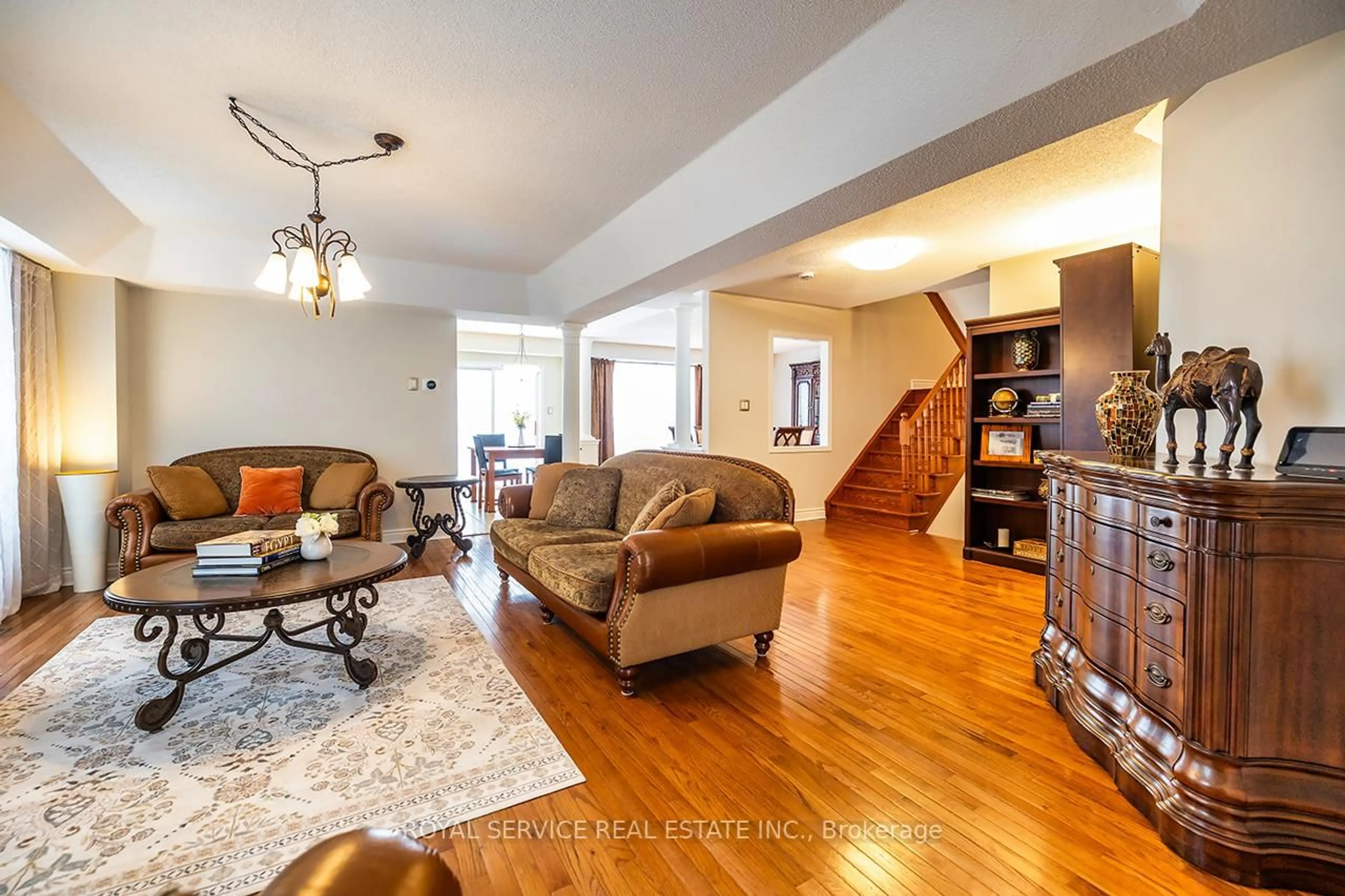 Living room with furniture, unknown for 66 Stillwell Lane, Clarington Ontario L1B 1R4