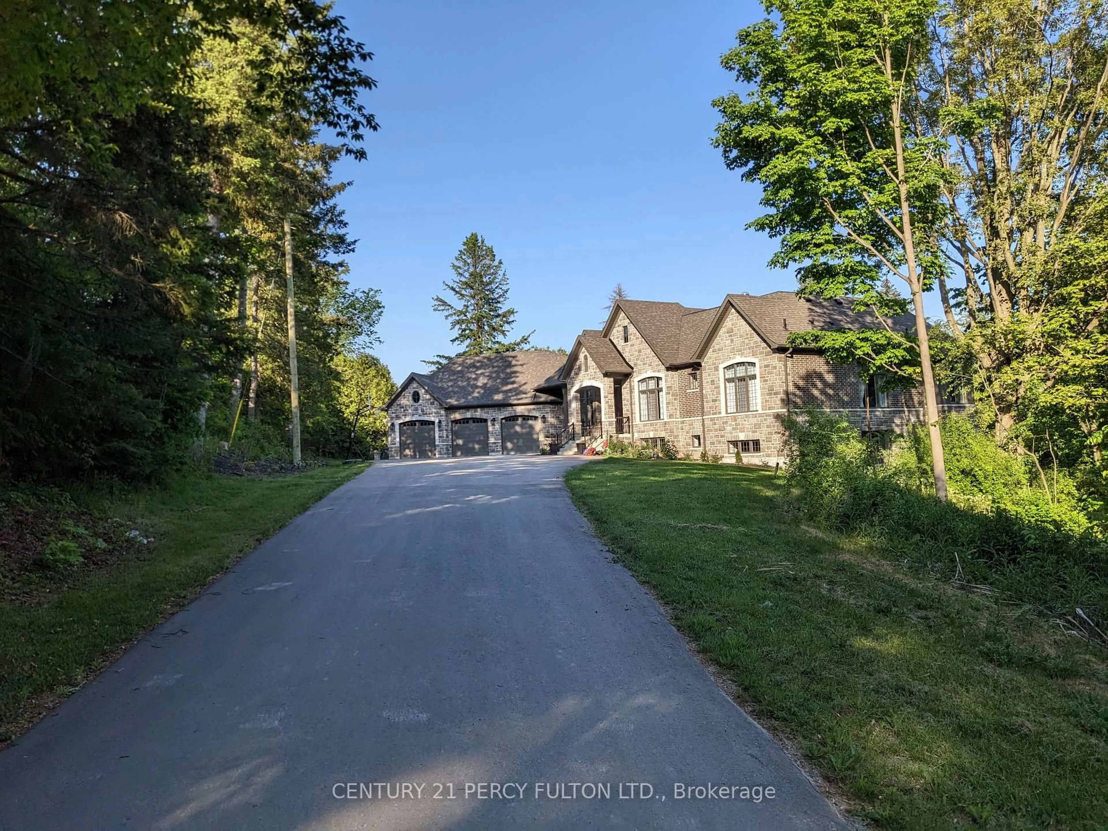 A pic from outside/outdoor area/front of a property/back of a property/a pic from drone, street for 3905 Sideline 14, Pickering Ontario L1Y 0B1