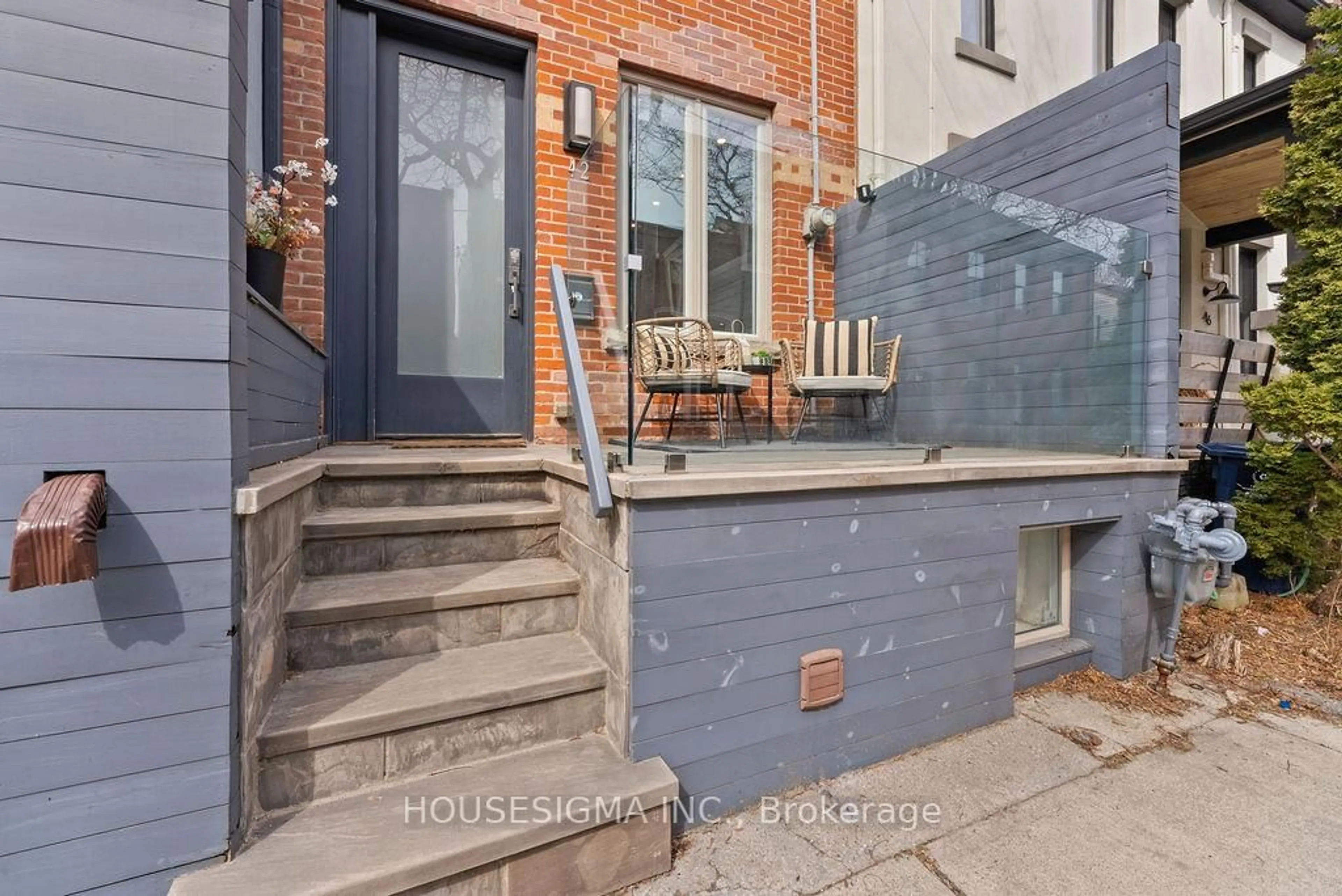 Unknown for 42 Allen Ave, Toronto Ontario M4M 1T4