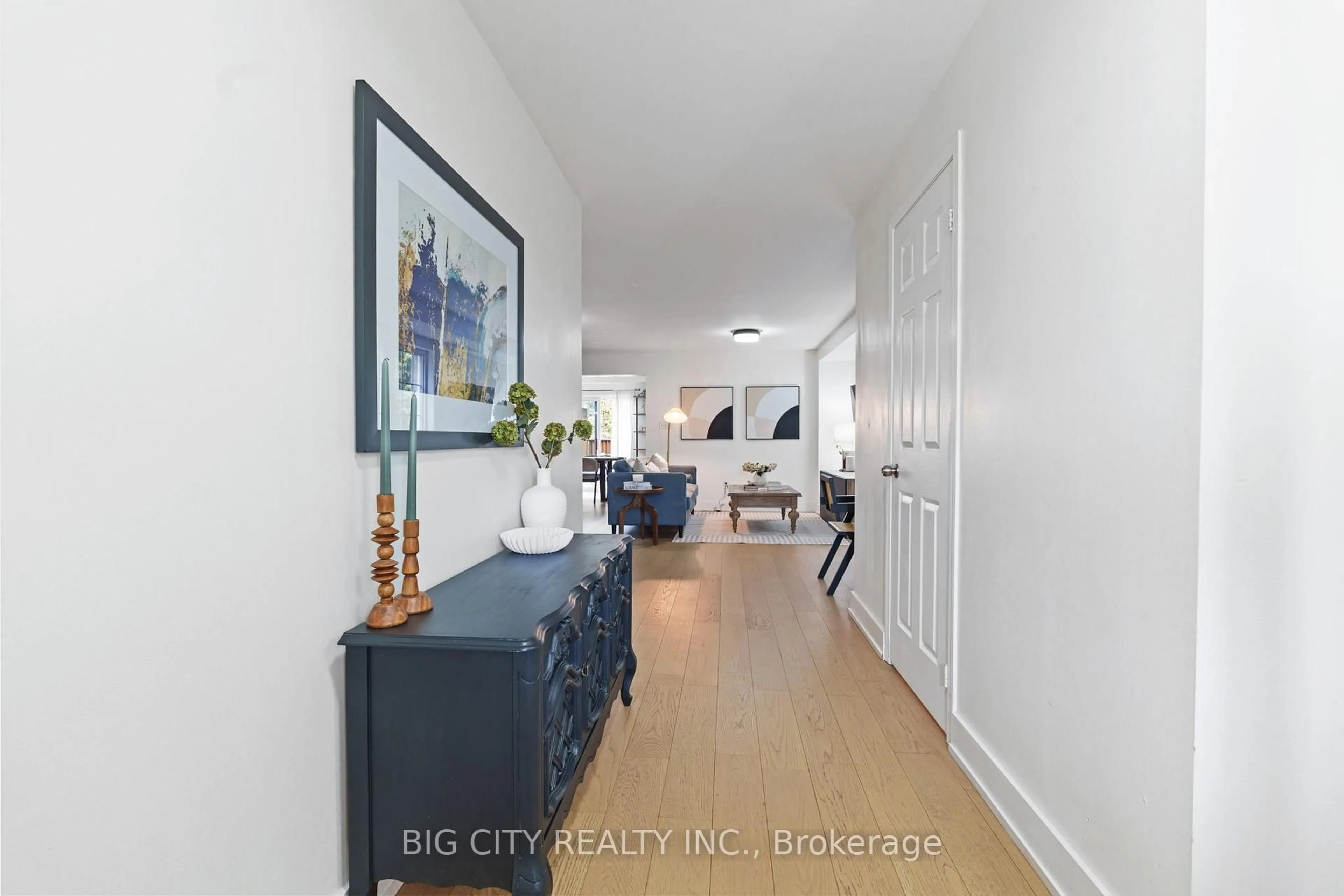 Indoor entryway for 16 Amy Crt, Whitby Ontario L1R 3N7