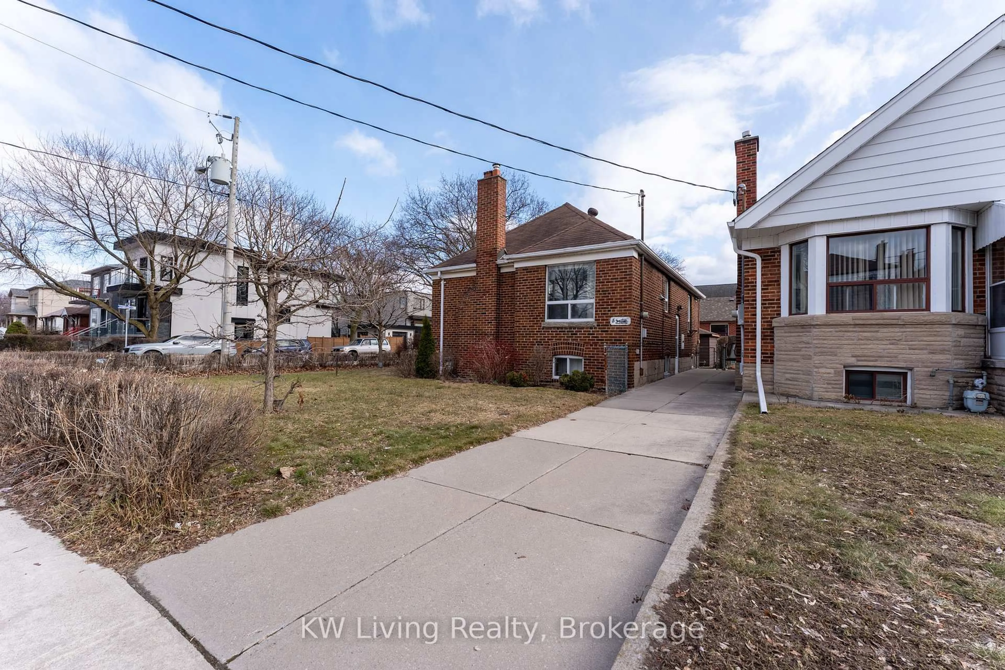 Unknown for 5 Plains Rd, Toronto Ontario M4J 2P7