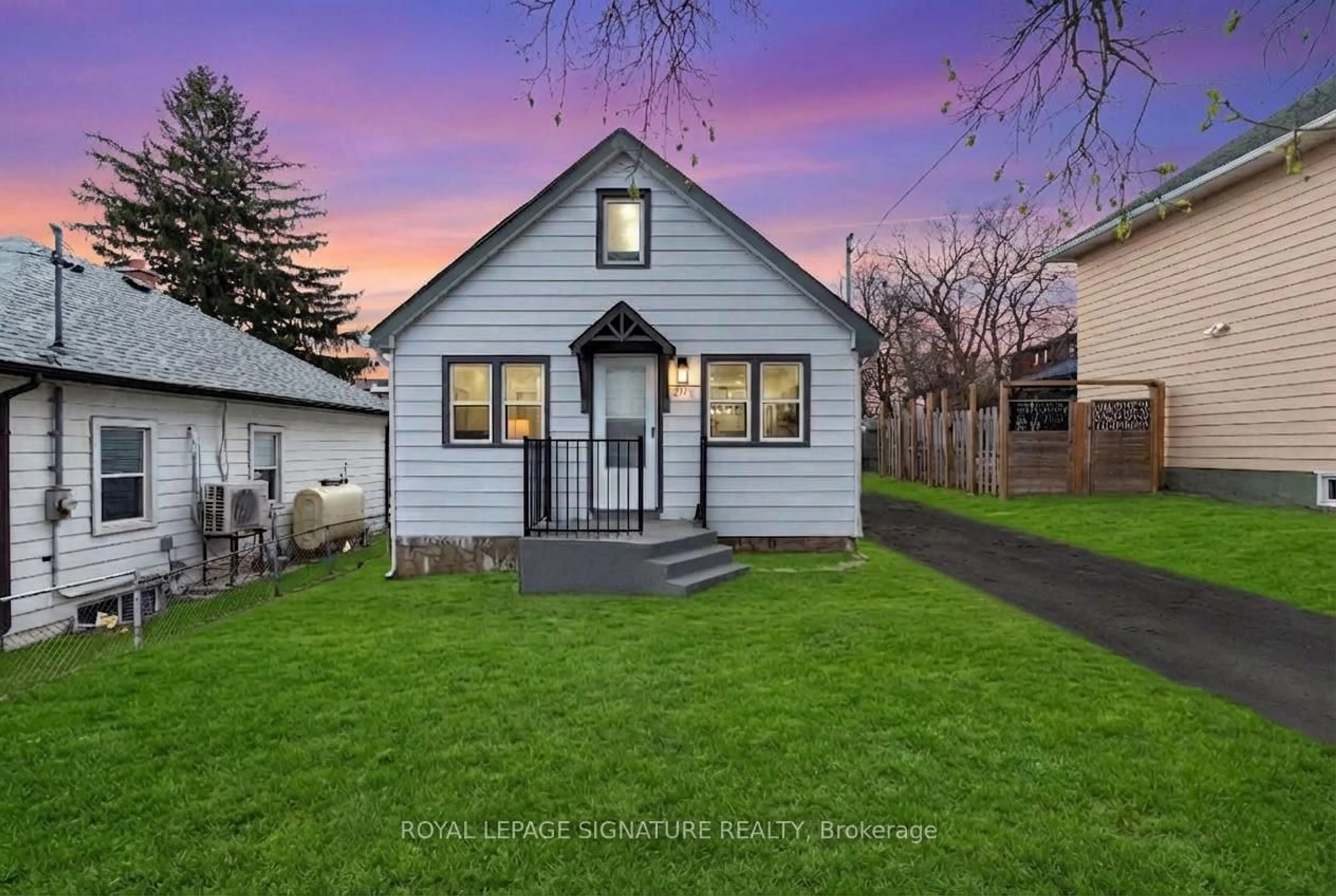 Home with vinyl exterior material, street for 377 Adelaide Ave, Oshawa Ontario L1J 2R7