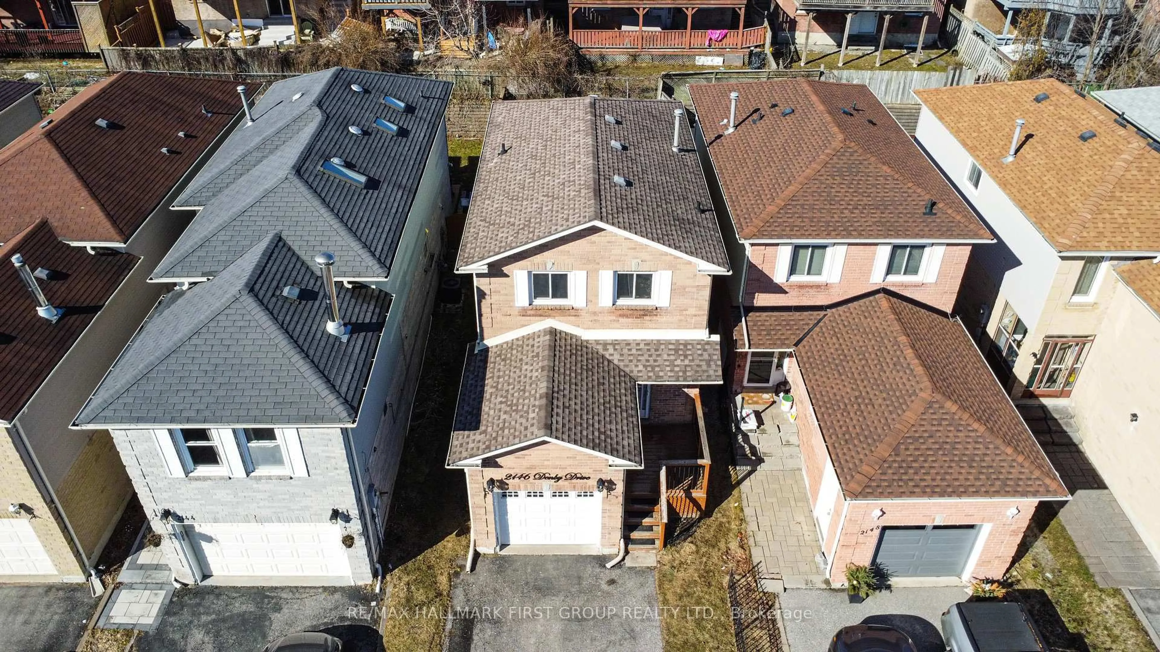 A pic from outside/outdoor area/front of a property/back of a property/a pic from drone, street for 2146 Denby Dr, Pickering Ontario L1X 1Z2
