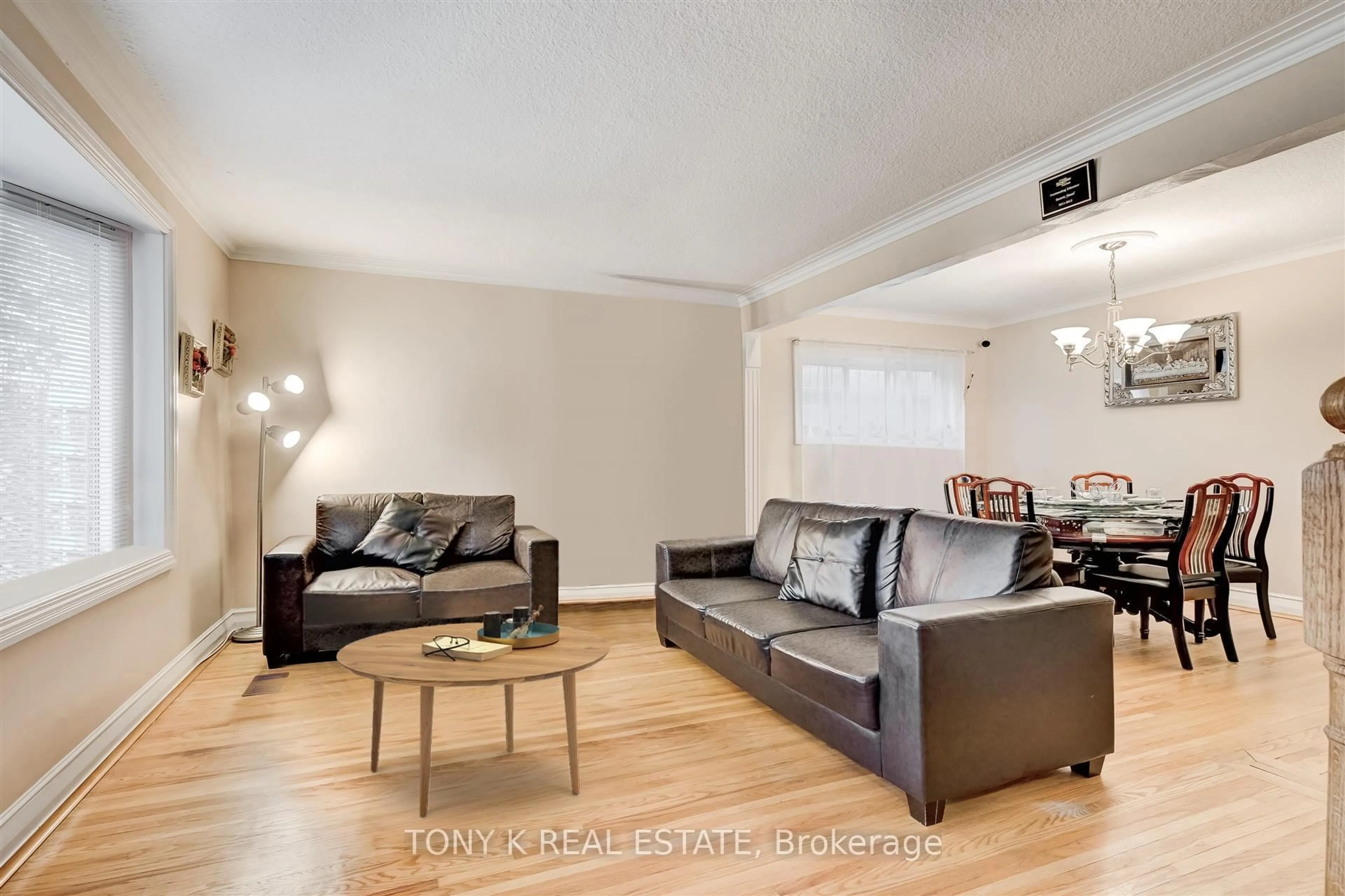 Living room with furniture, wood/laminate floor for 14 Flora Dr, Toronto Ontario M1P 1A3