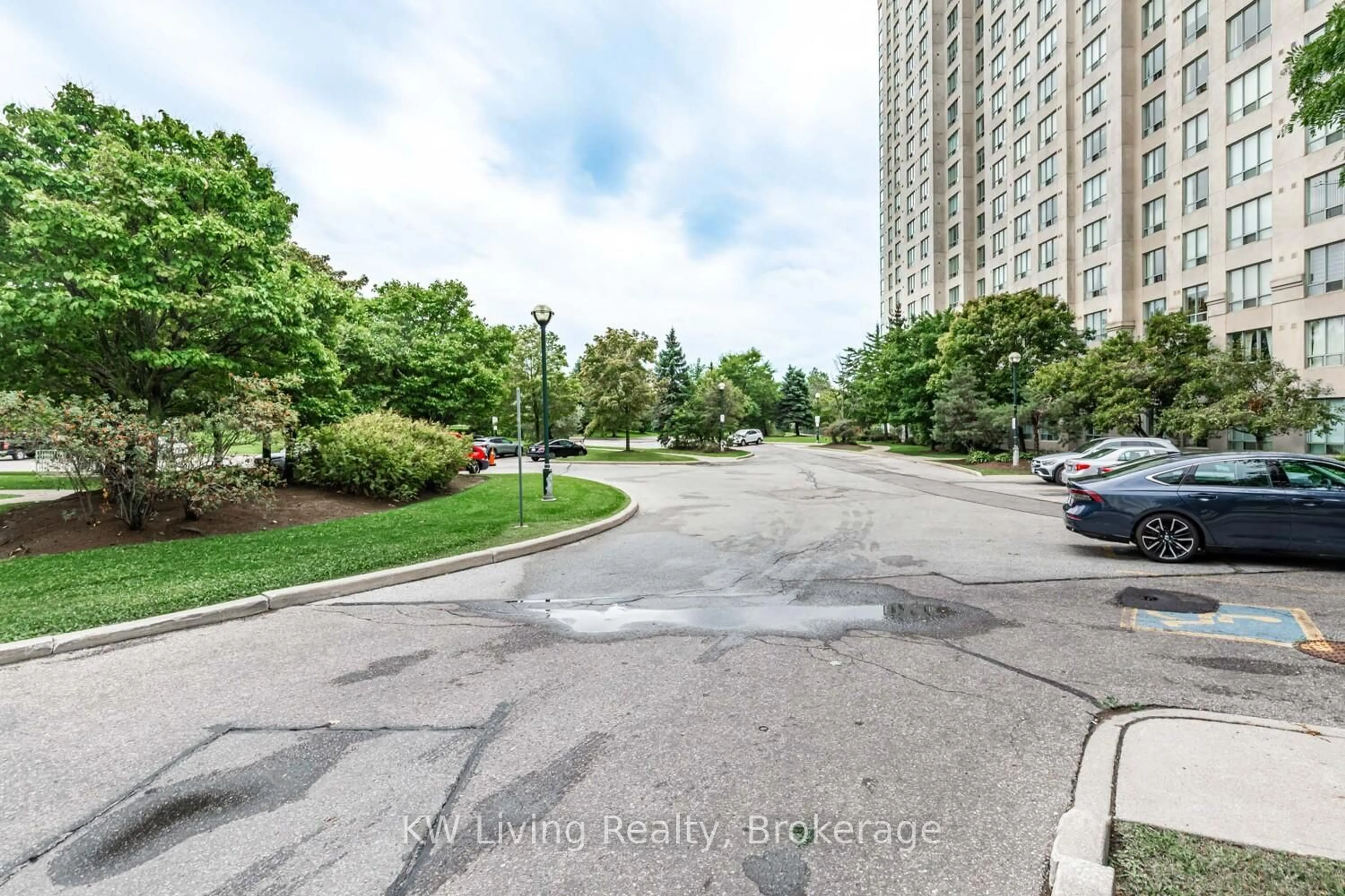 Patio, street for 5039 Finch Ave #TH02, Toronto Ontario M1S 5L6