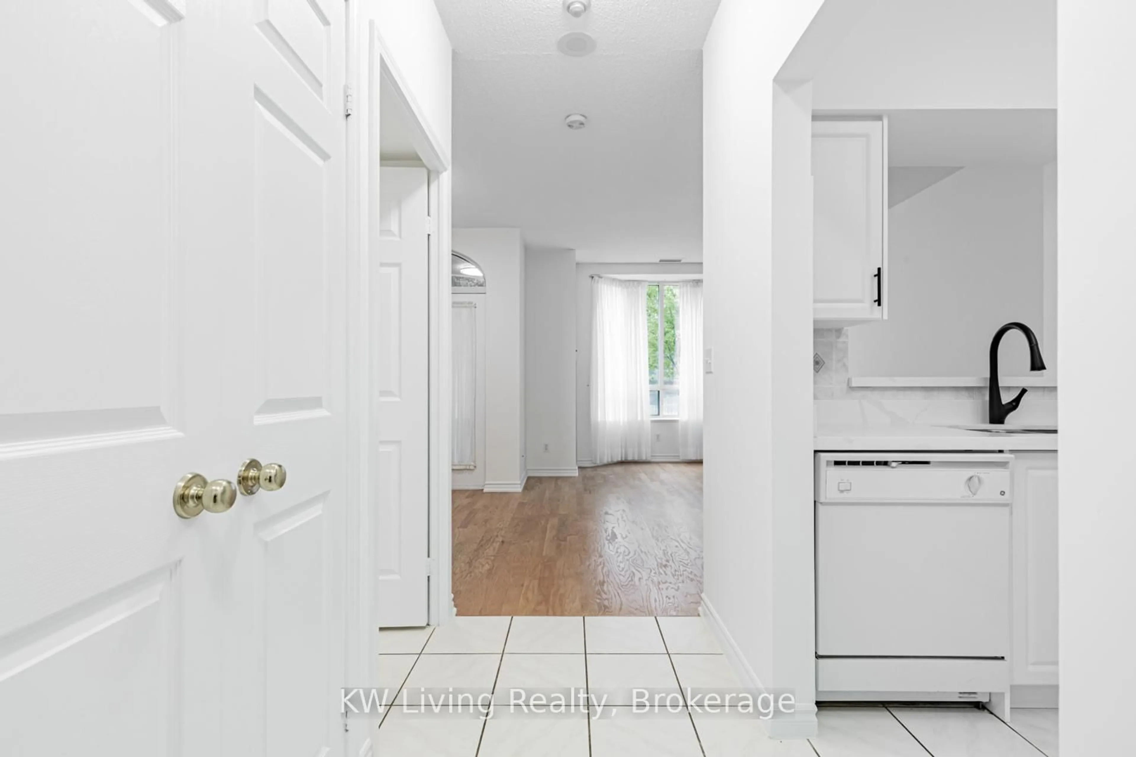 Indoor entryway for 5039 Finch Ave #TH02, Toronto Ontario M1S 5L6