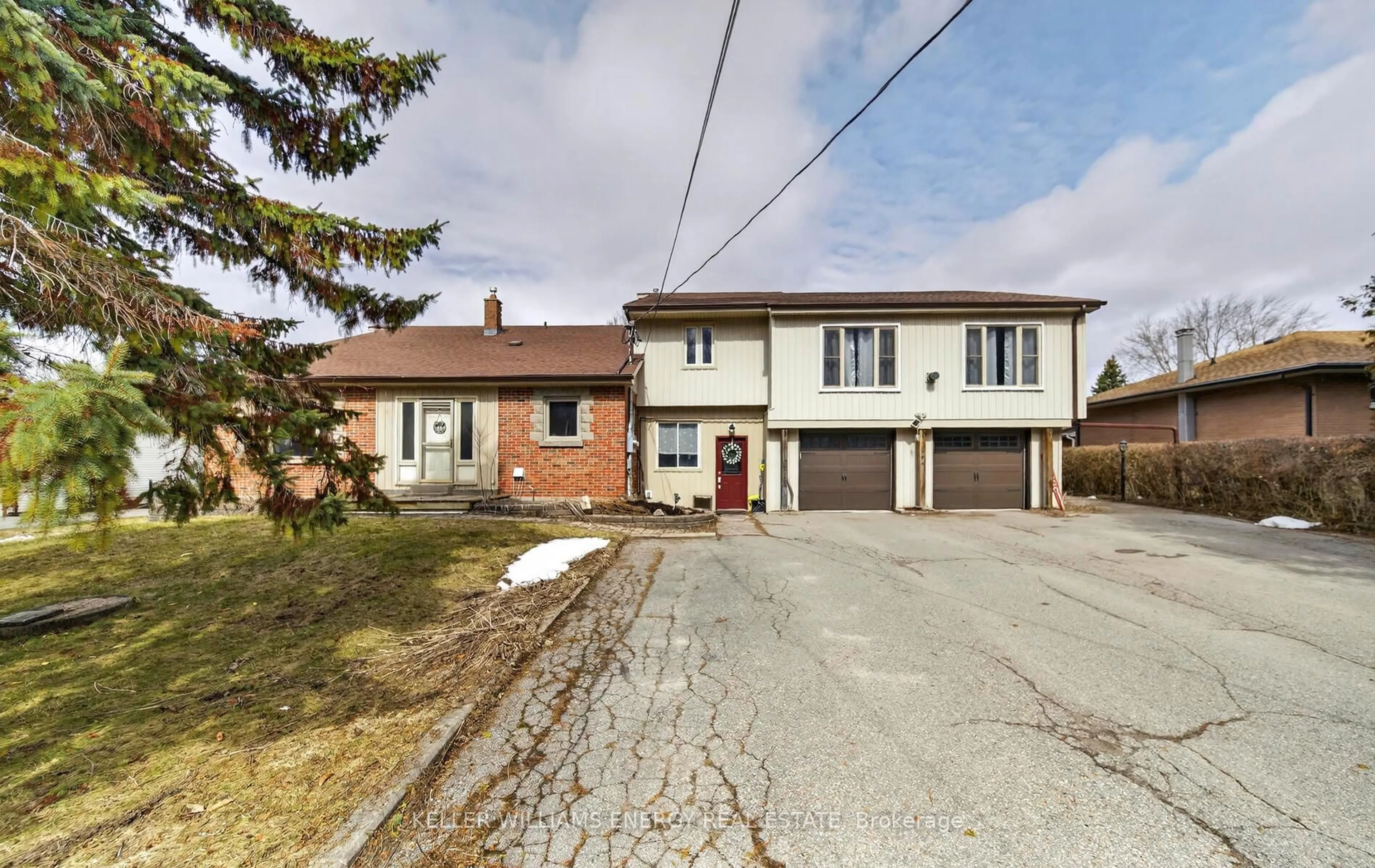 A pic from outside/outdoor area/front of a property/back of a property/a pic from drone, street for 1704 Nash Rd, Clarington Ontario L1E 2L8