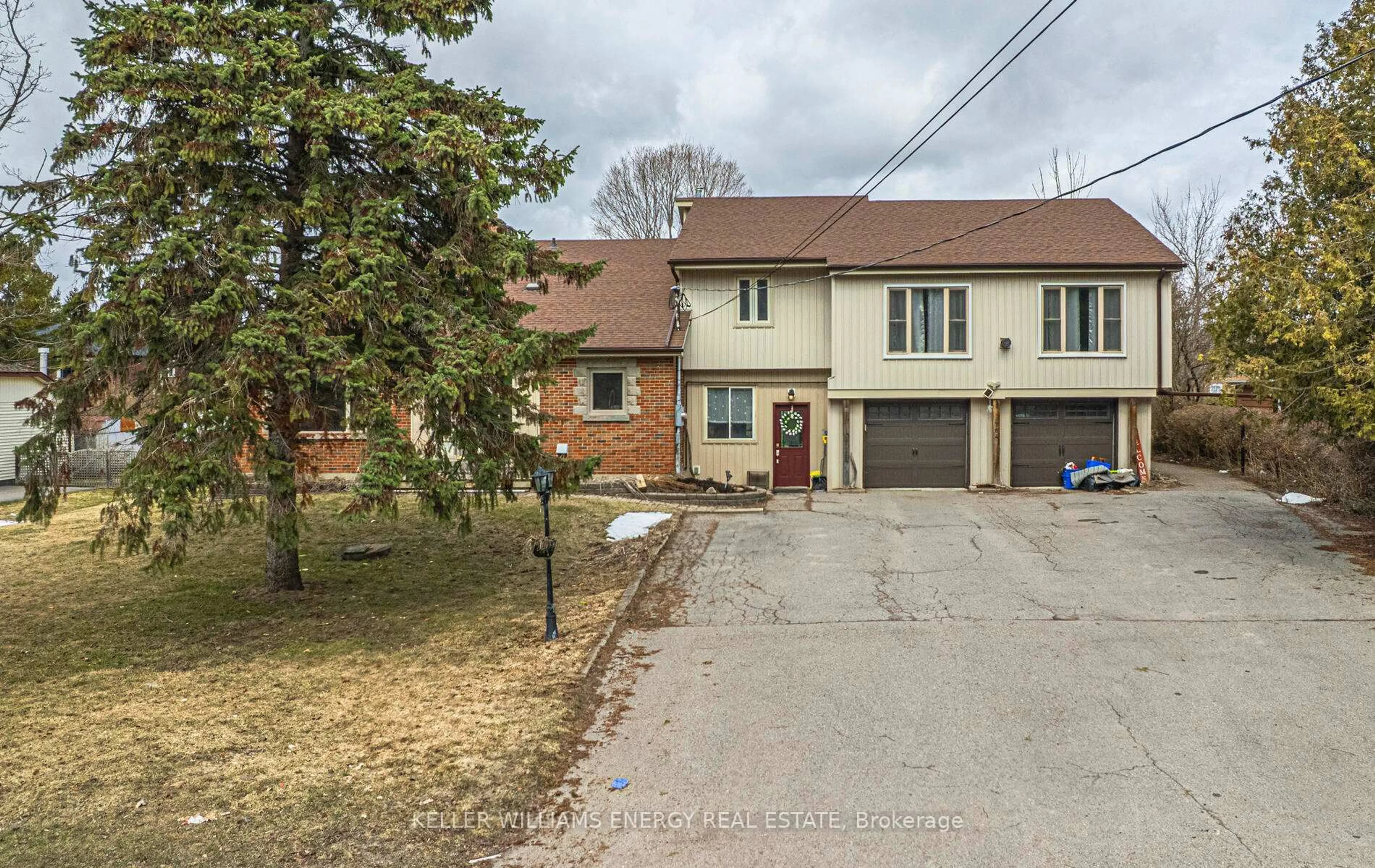 A pic from outside/outdoor area/front of a property/back of a property/a pic from drone, street for 1704 Nash Rd, Clarington Ontario L1E 2L8