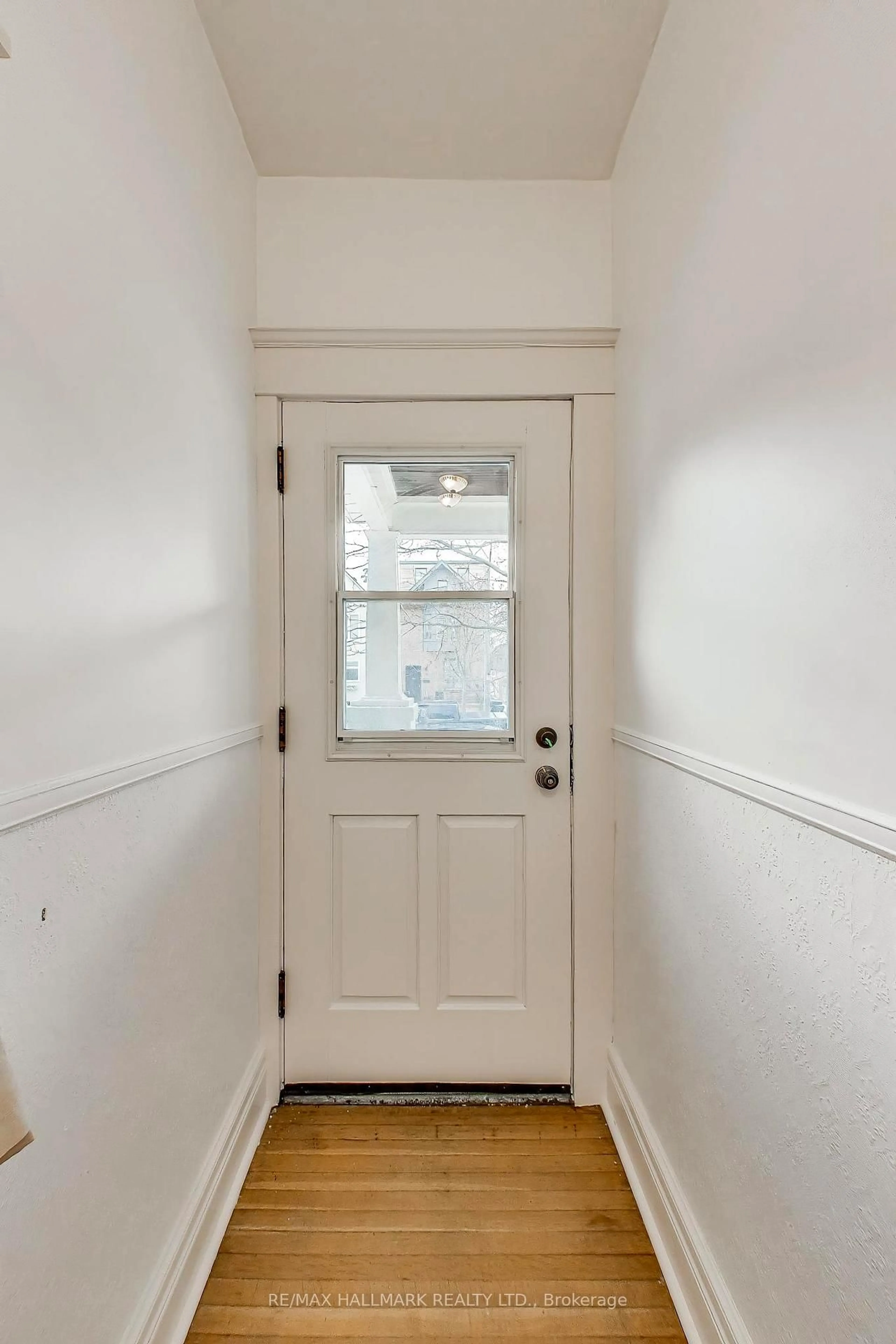 Indoor entryway for 16 Dawson Ave, Toronto Ontario M4J 1E5