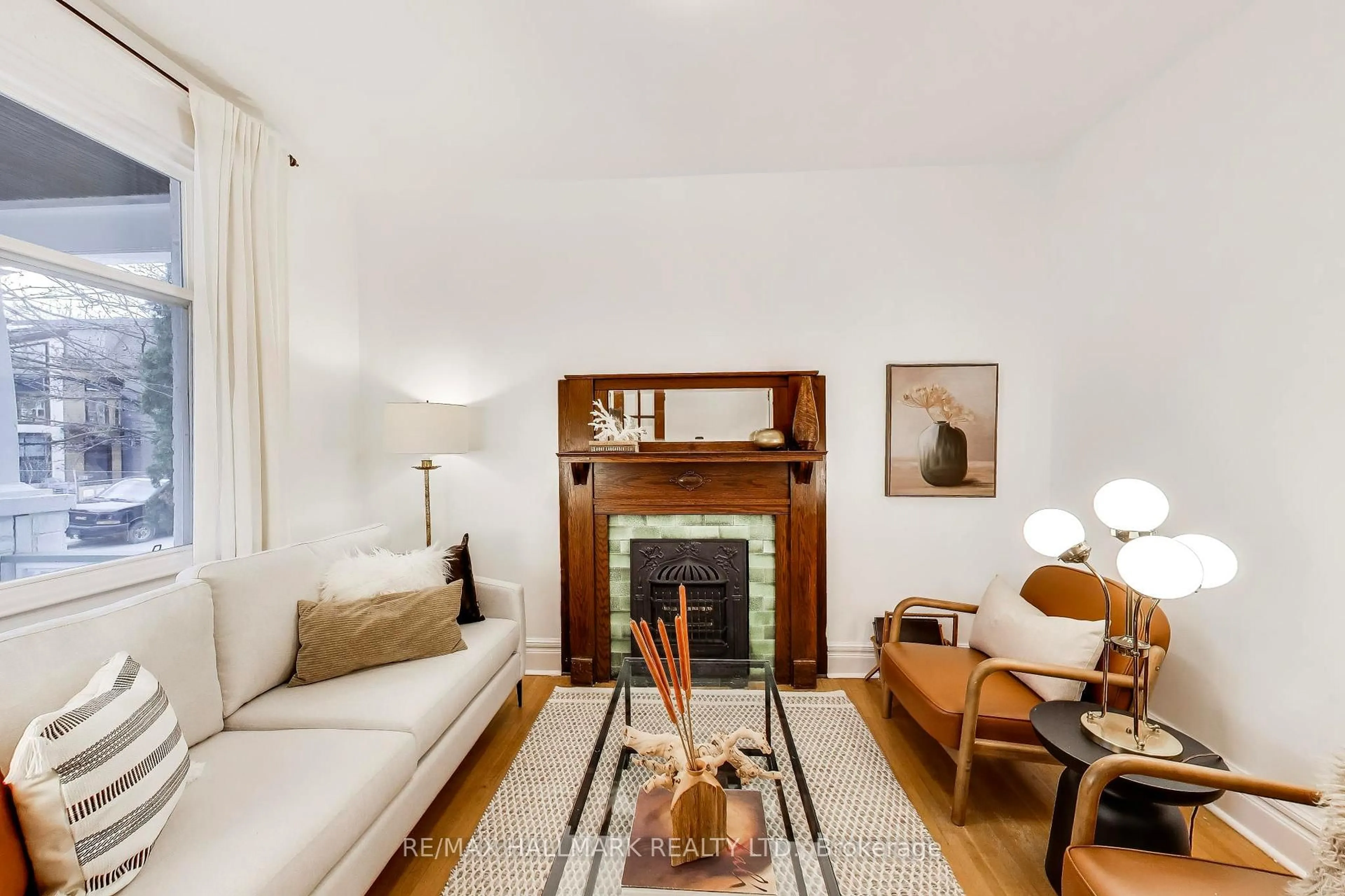 Living room with furniture, unknown for 16 Dawson Ave, Toronto Ontario M4J 1E5