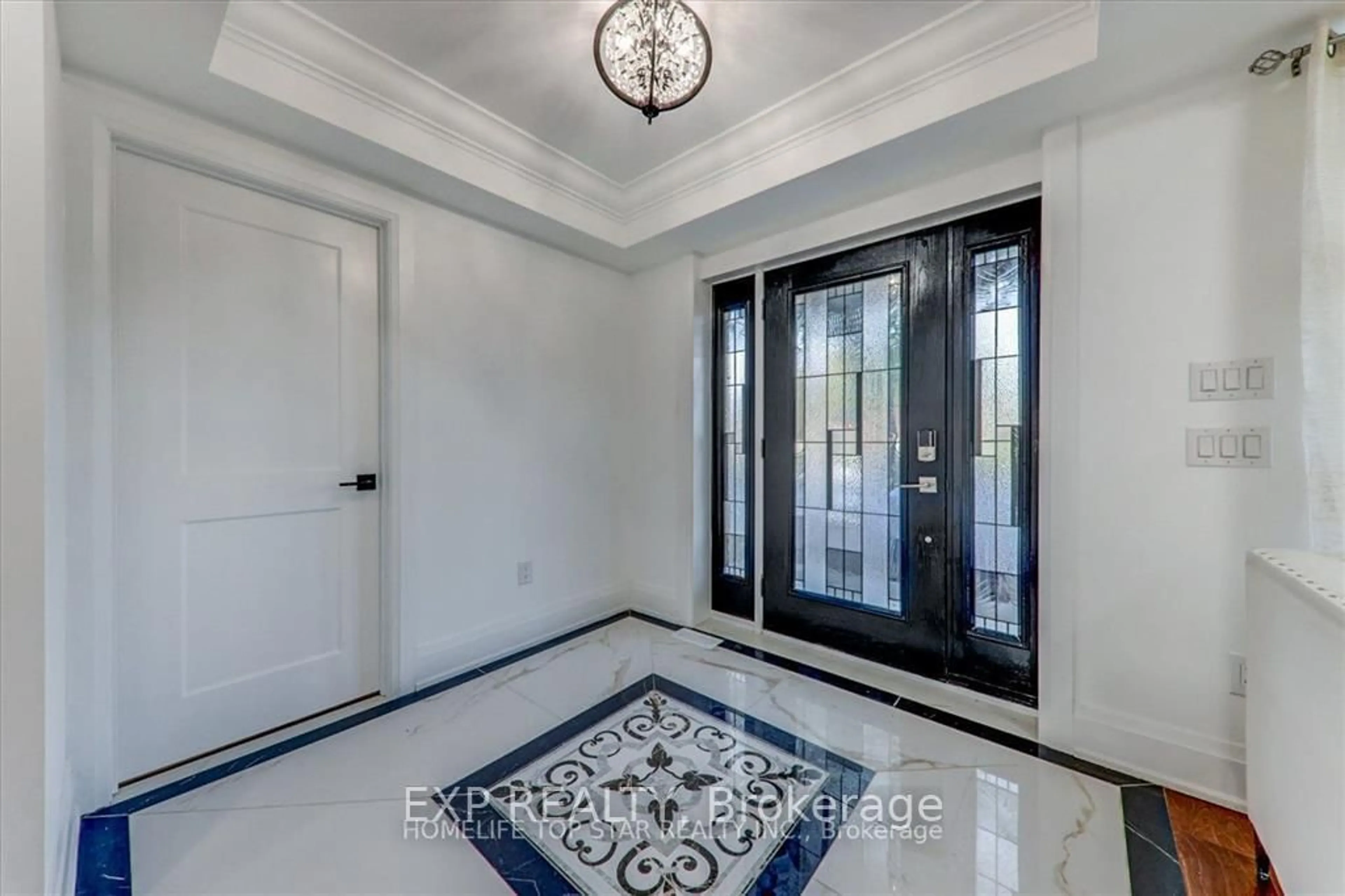 Indoor entryway for 44 Tower Dr, Toronto Ontario M1R 3N9