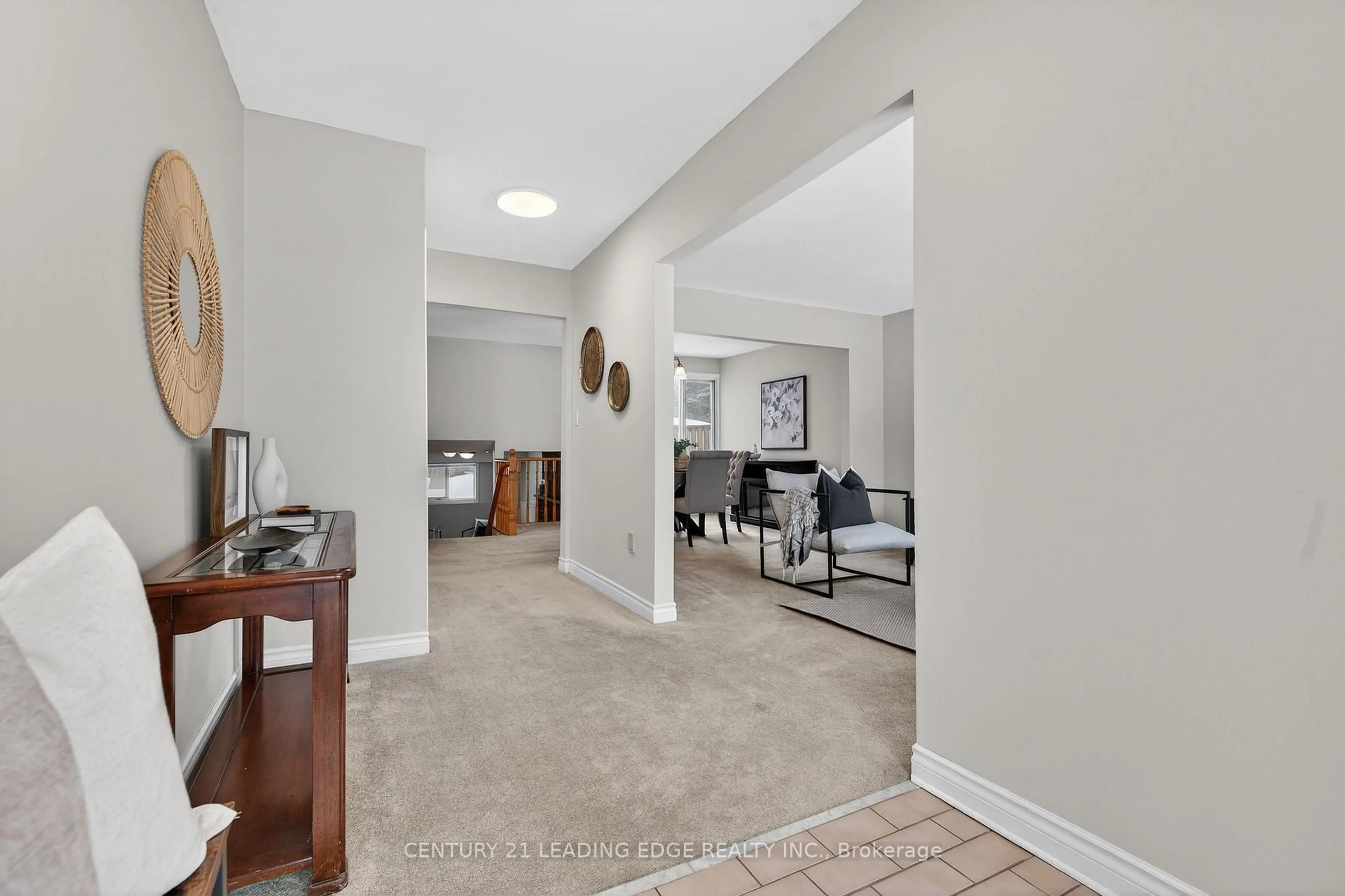 Indoor foyer for 14 Valleycrest Dr, Clarington Ontario L1E 1J1