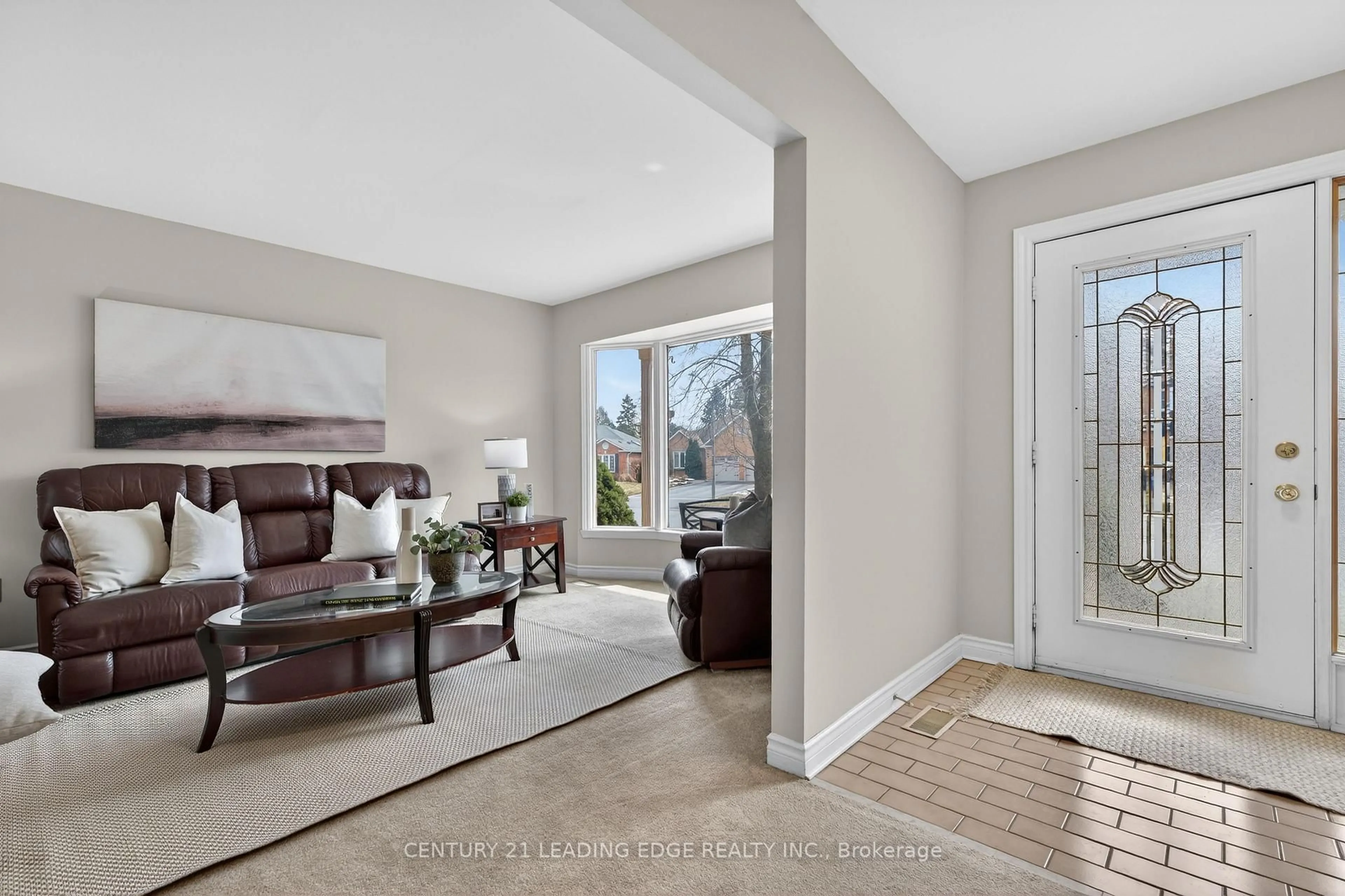 Indoor entryway for 14 Valleycrest Dr, Clarington Ontario L1E 1J1