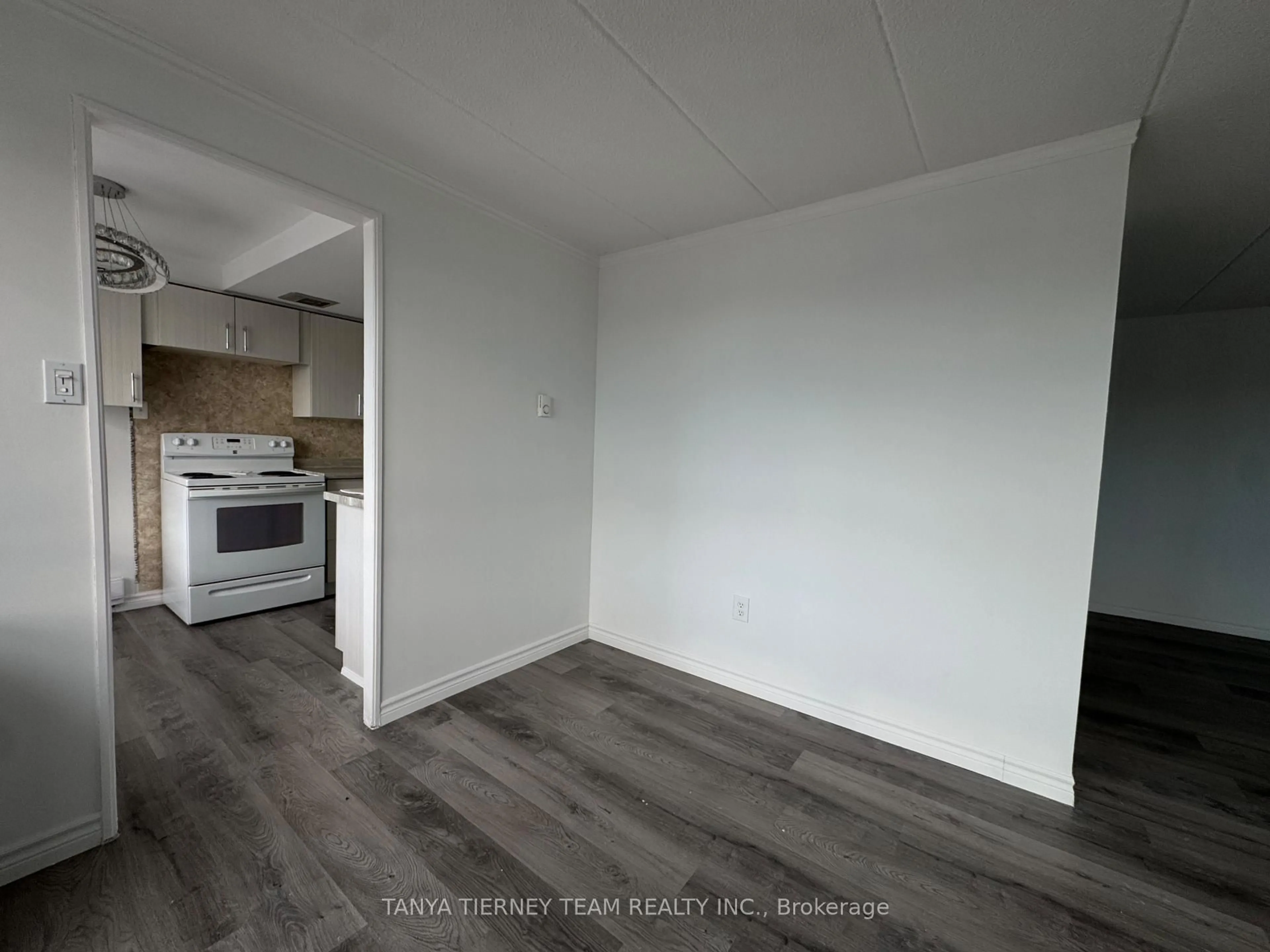 A pic of a room for 43 Taunton Rd #48, Oshawa Ontario L1G 3T6