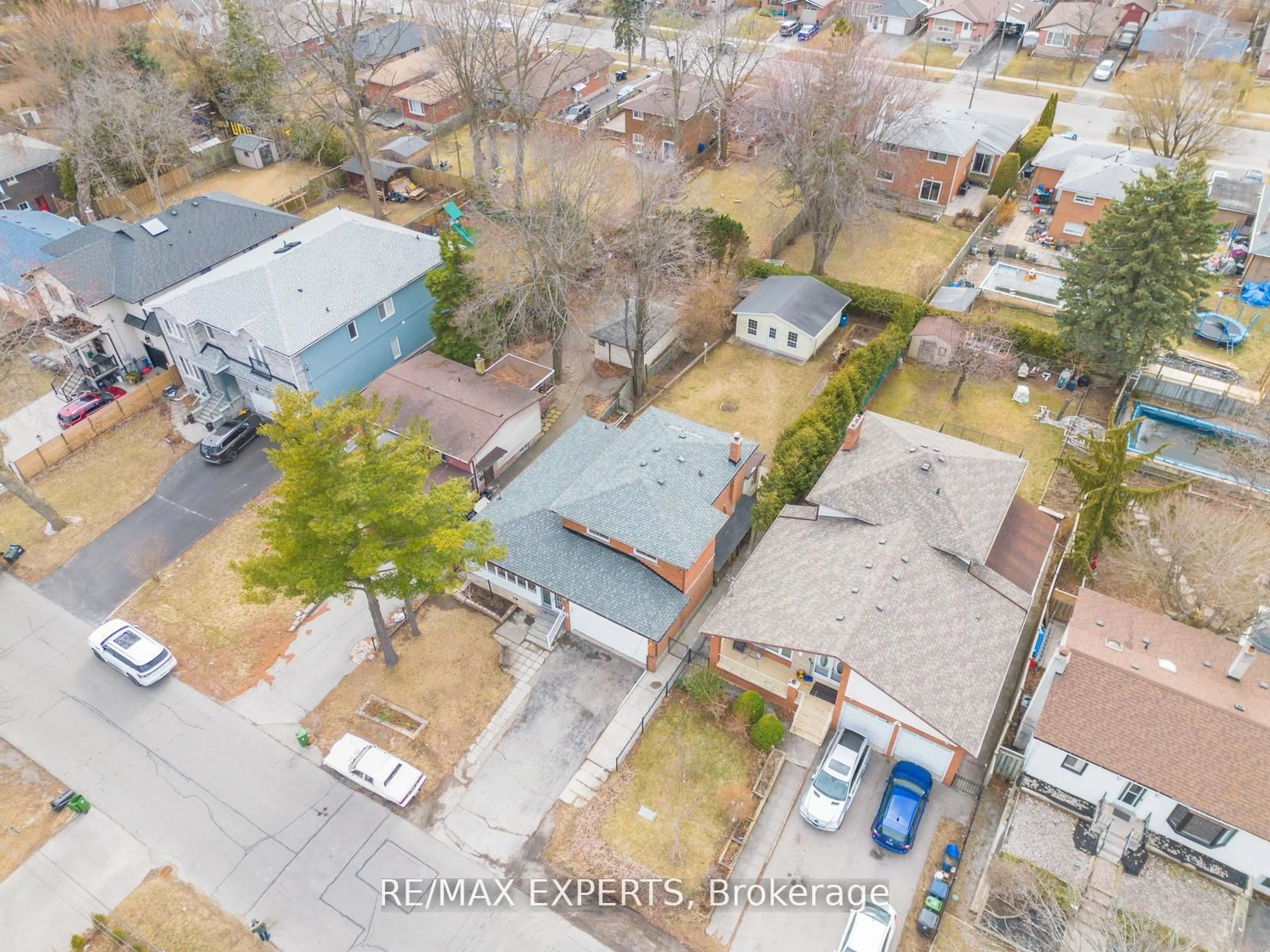 A pic from outside/outdoor area/front of a property/back of a property/a pic from drone, street for 56 Homestead Rd, Toronto Ontario M1E 3R9