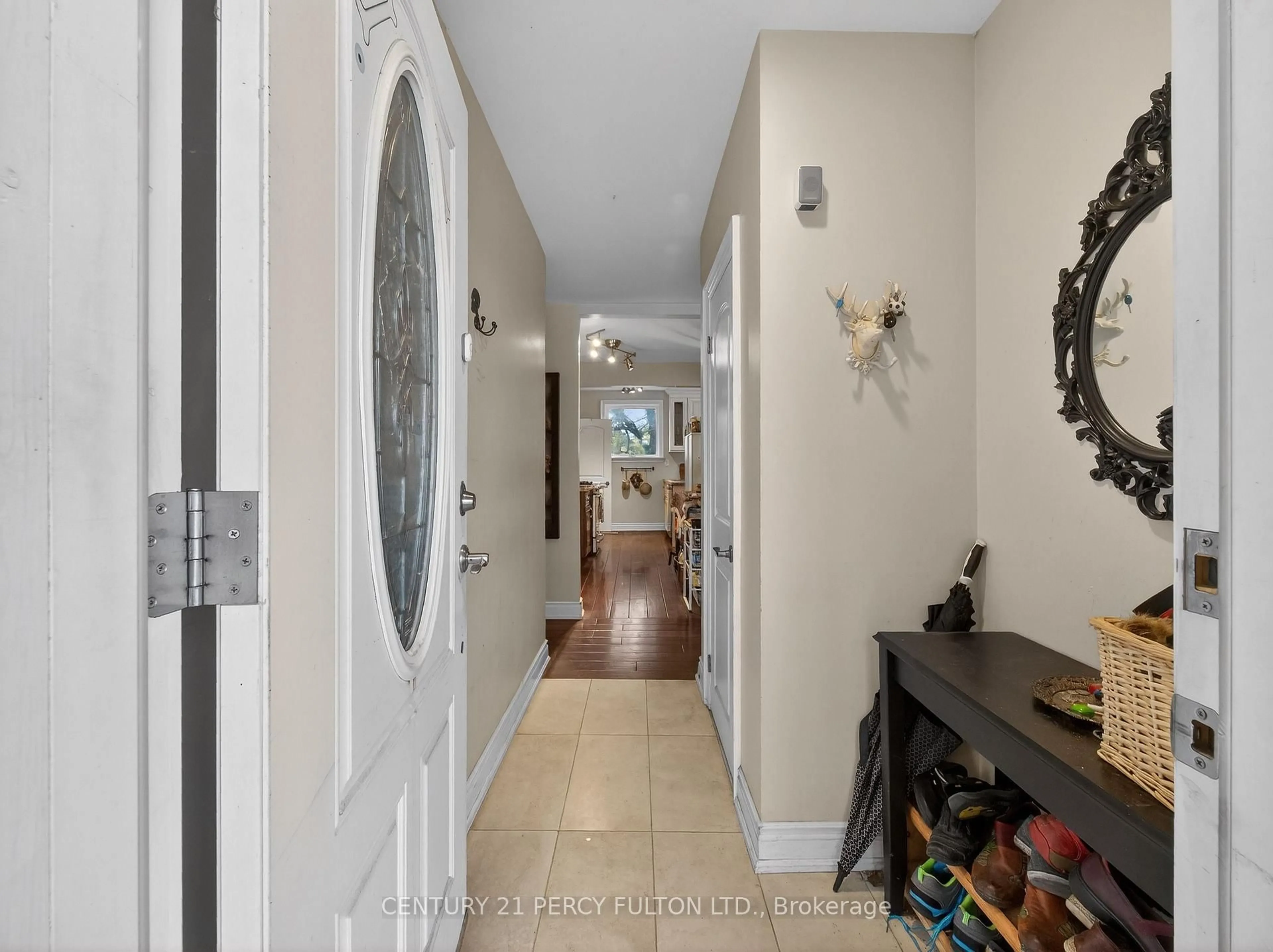 Indoor entryway for 840 Bem Ave, Pickering Ontario L1W 1X3