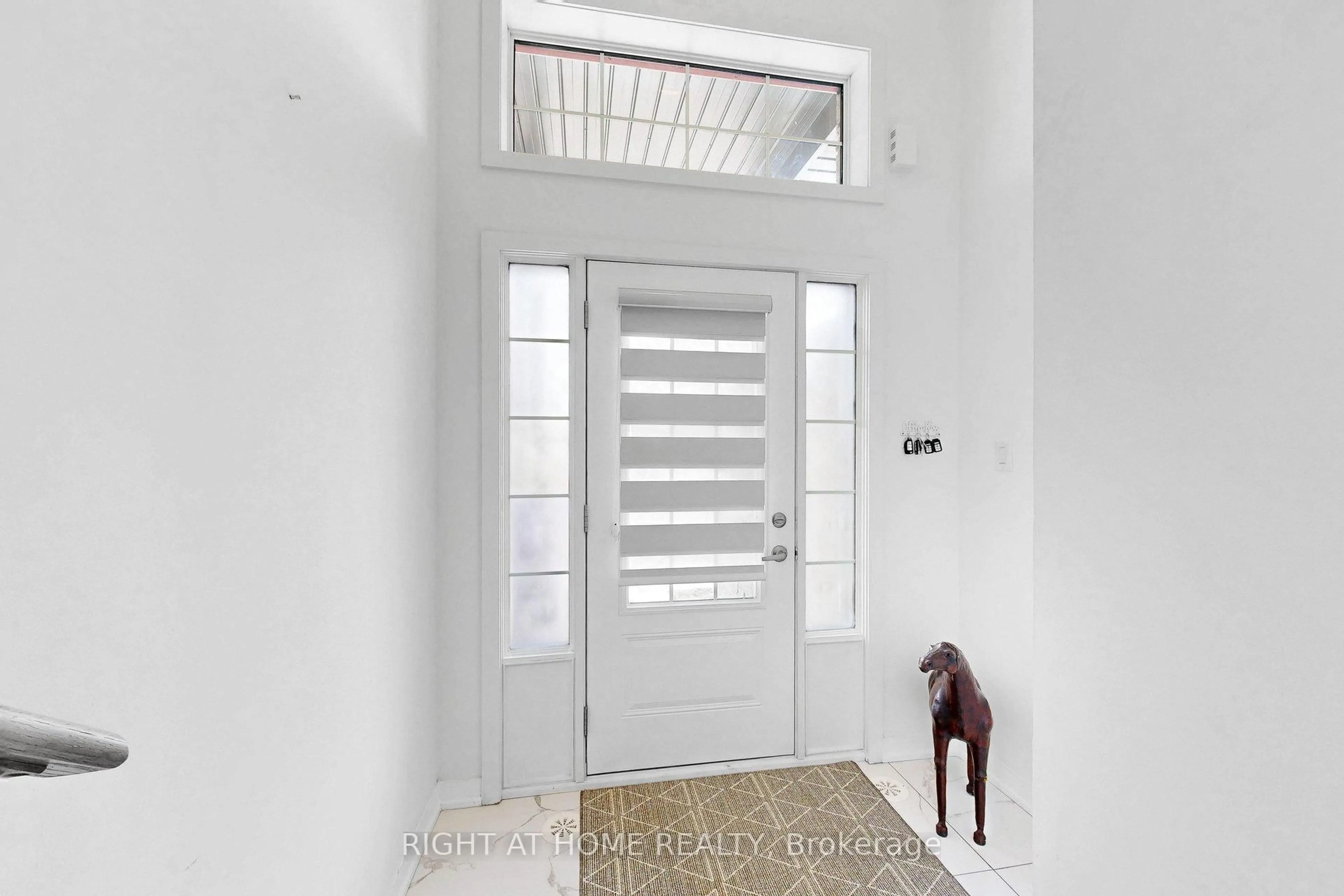 Indoor entryway for 7 Selfridge Way, Whitby Ontario L1N 0N9