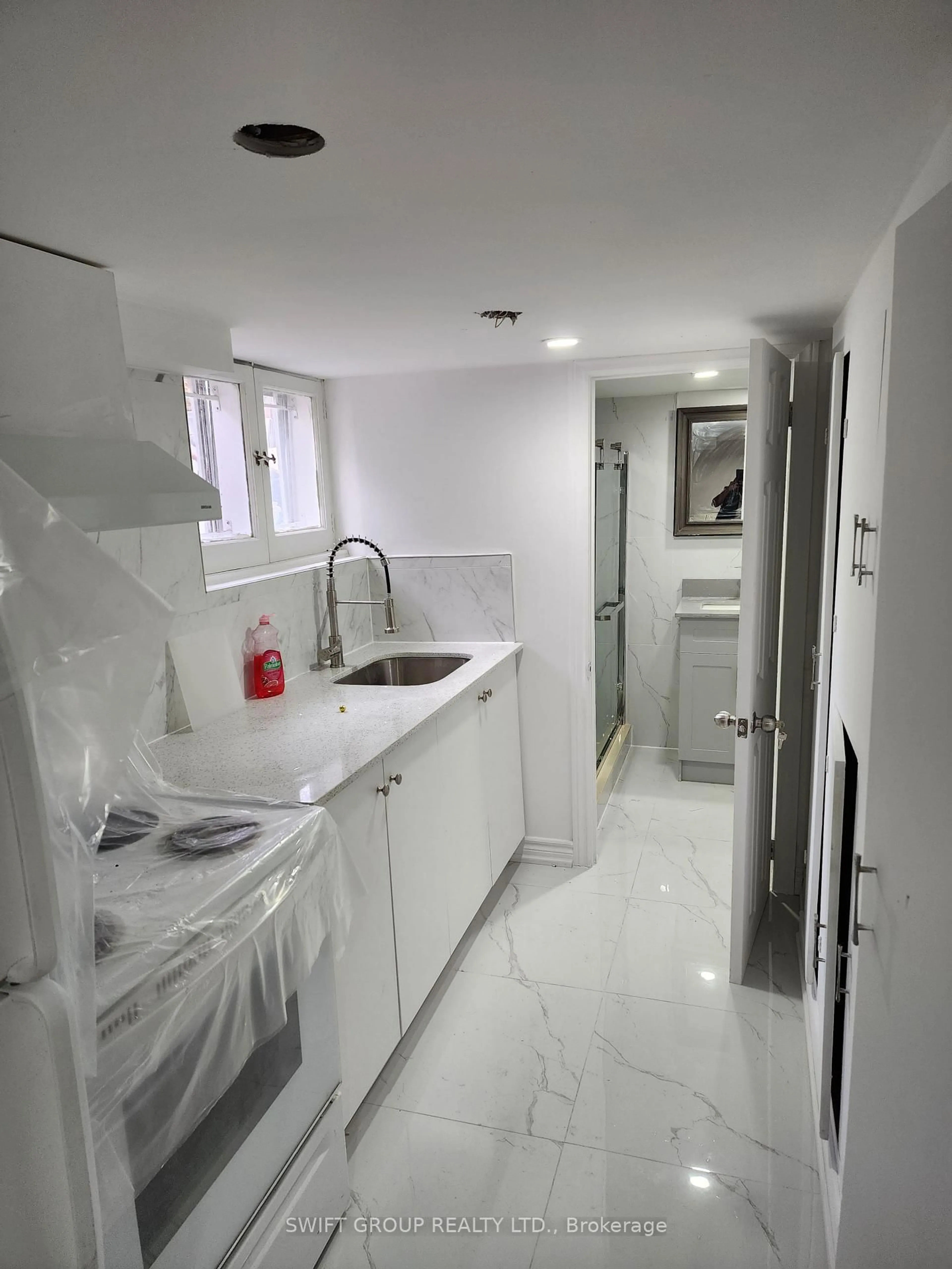 Standard kitchen, ceramic/tile floor for 141 Kitchener Rd, Toronto Ontario M1E 2Y2