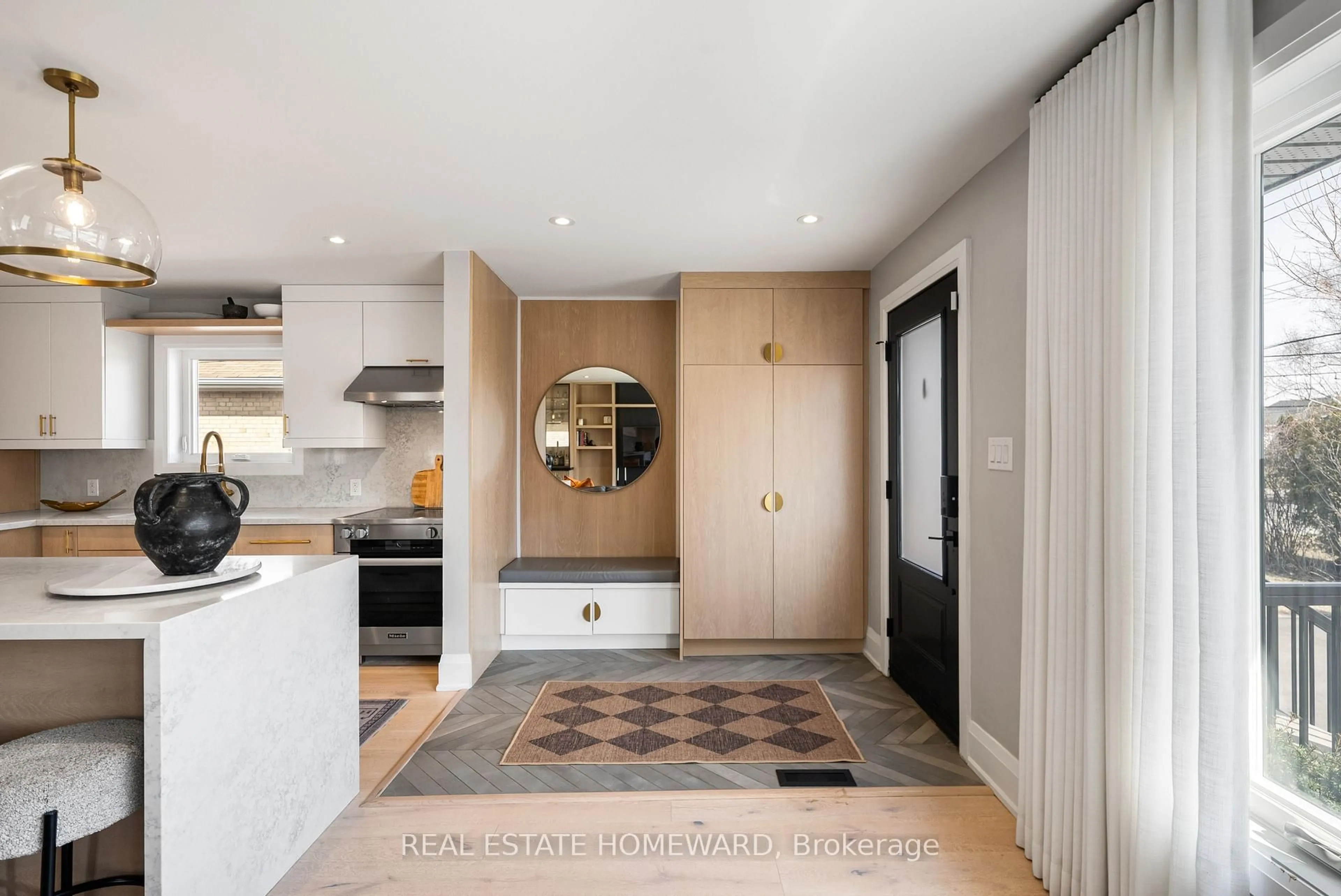 Indoor entryway for 12 Elinor Ave, Toronto Ontario M1R 3H2