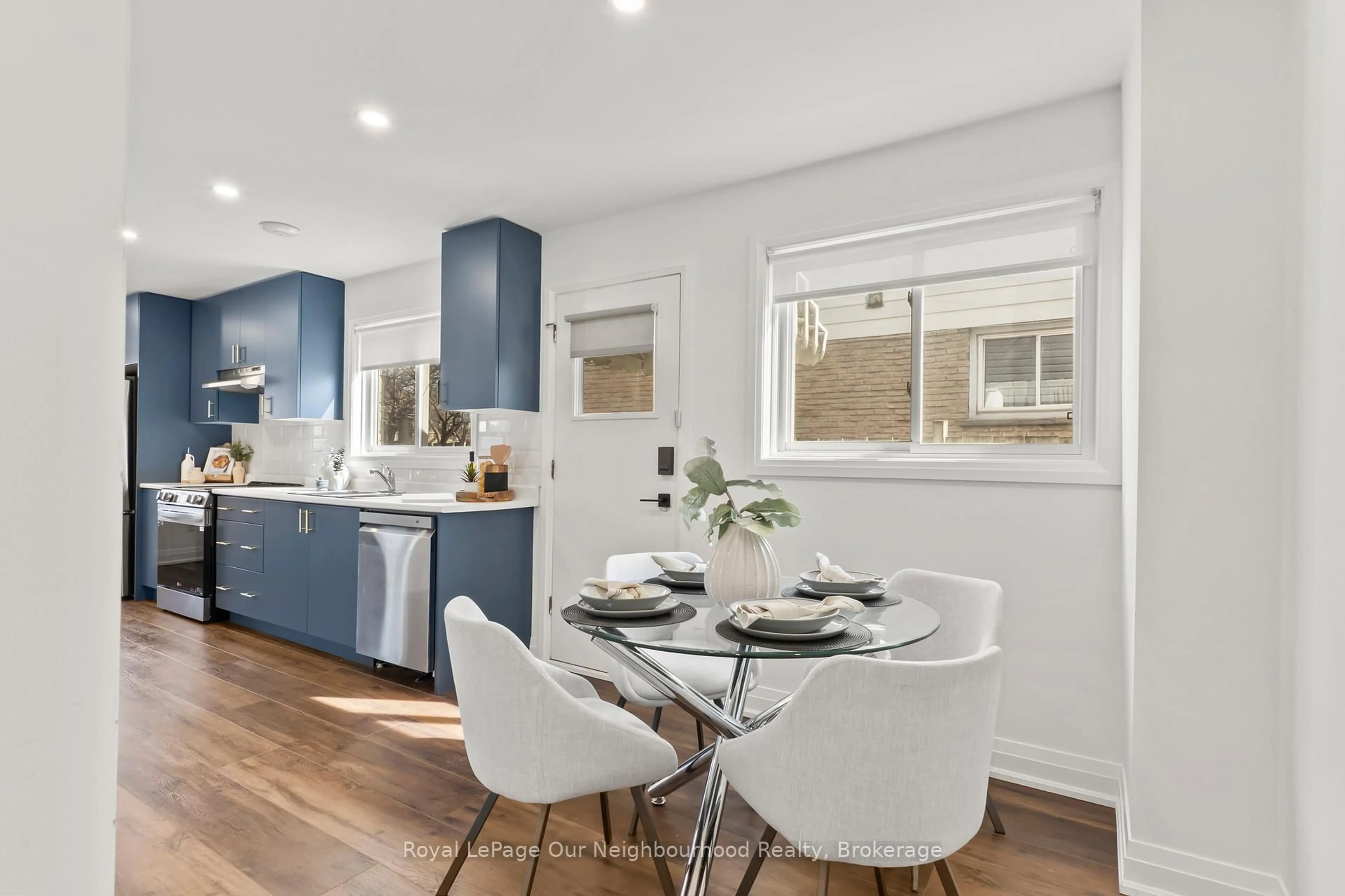 Open concept kitchen, unknown for 571 Berwick Cres, Oshawa Ontario L1J 3E6