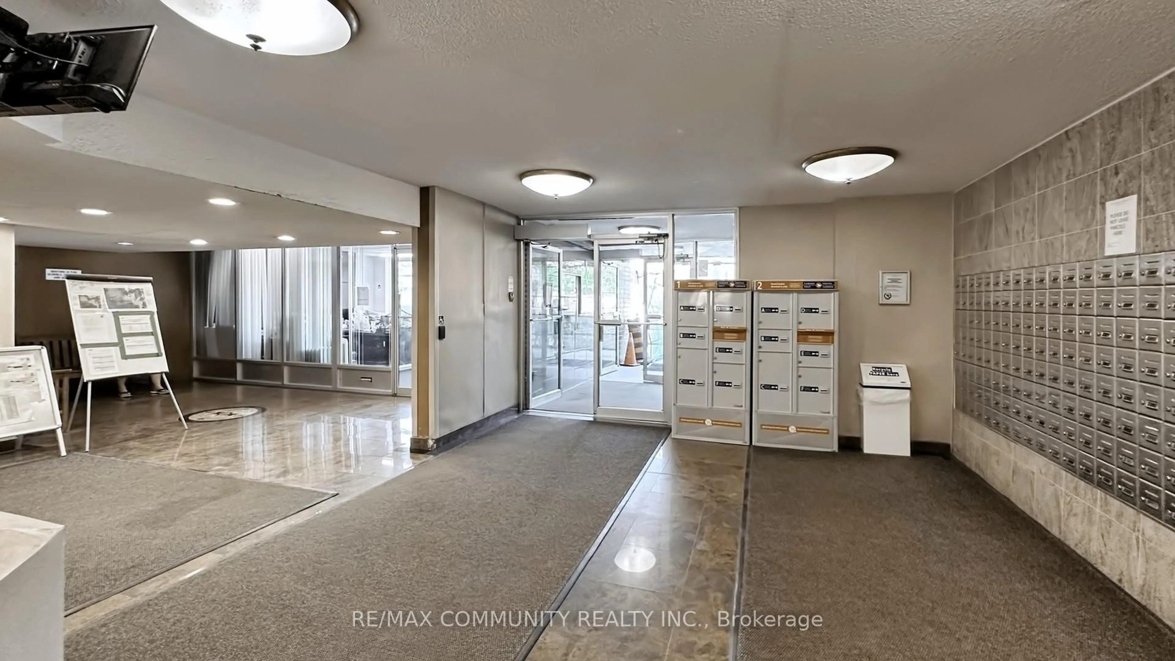Indoor foyer for 2050 Bridletowne Circ ##1509, Toronto Ontario M1W 2V5