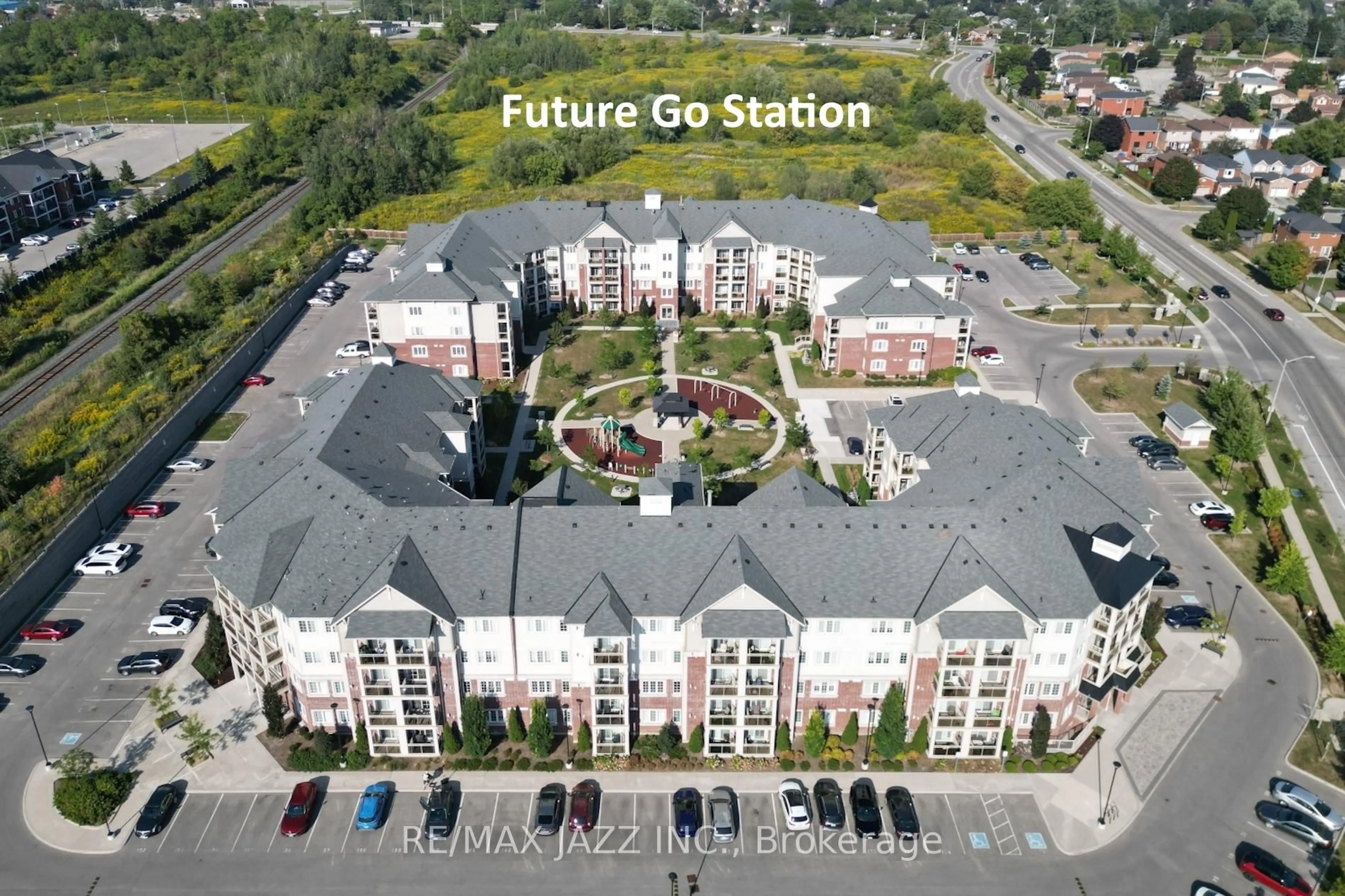 A pic from outside/outdoor area/front of a property/back of a property/a pic from drone, unknown for 80 Aspen Springs Dr #123, Clarington Ontario L1C 0V4