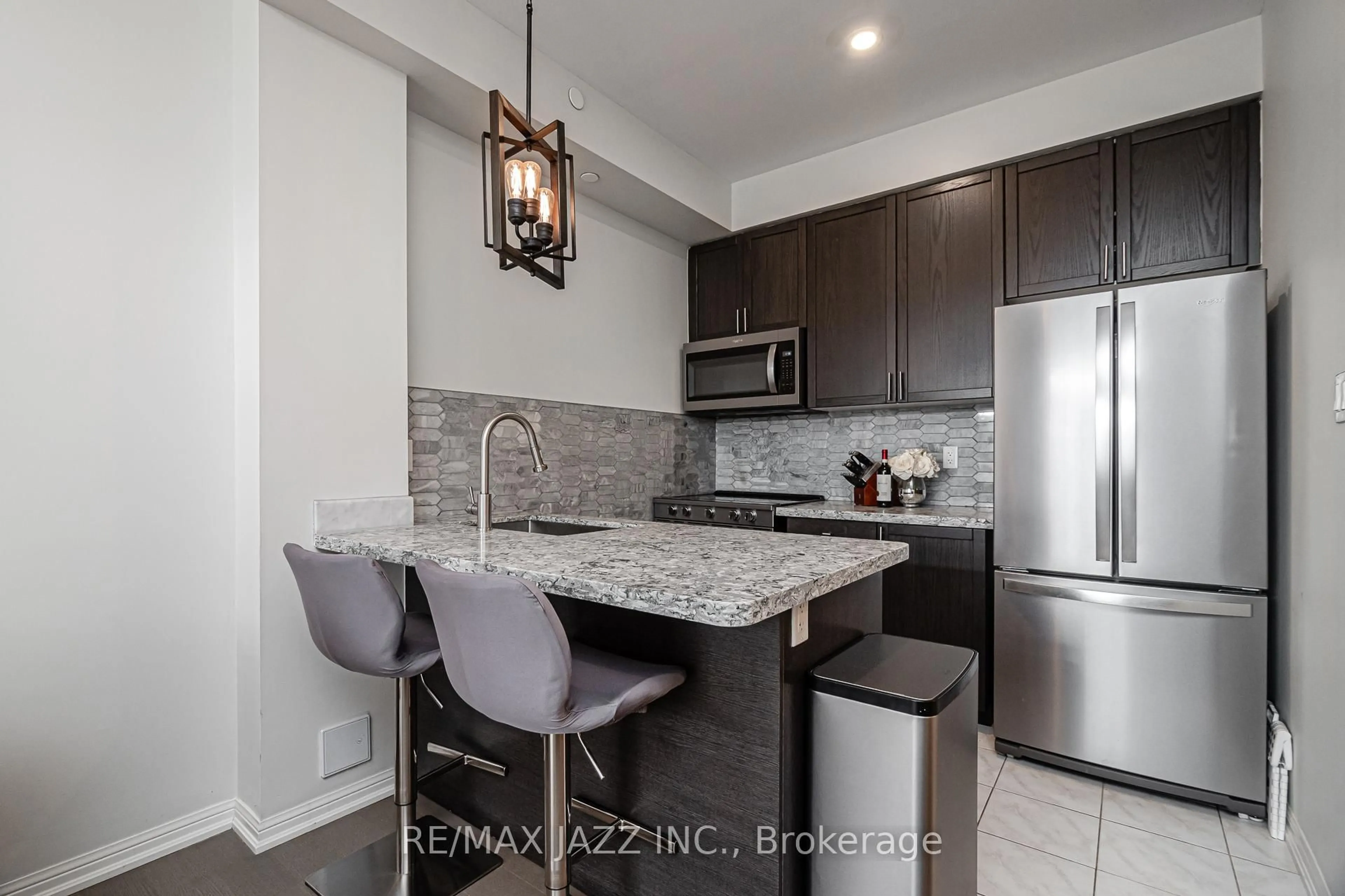 Open concept kitchen, ceramic/tile floor for 80 Aspen Springs Dr #123, Clarington Ontario L1C 0V4