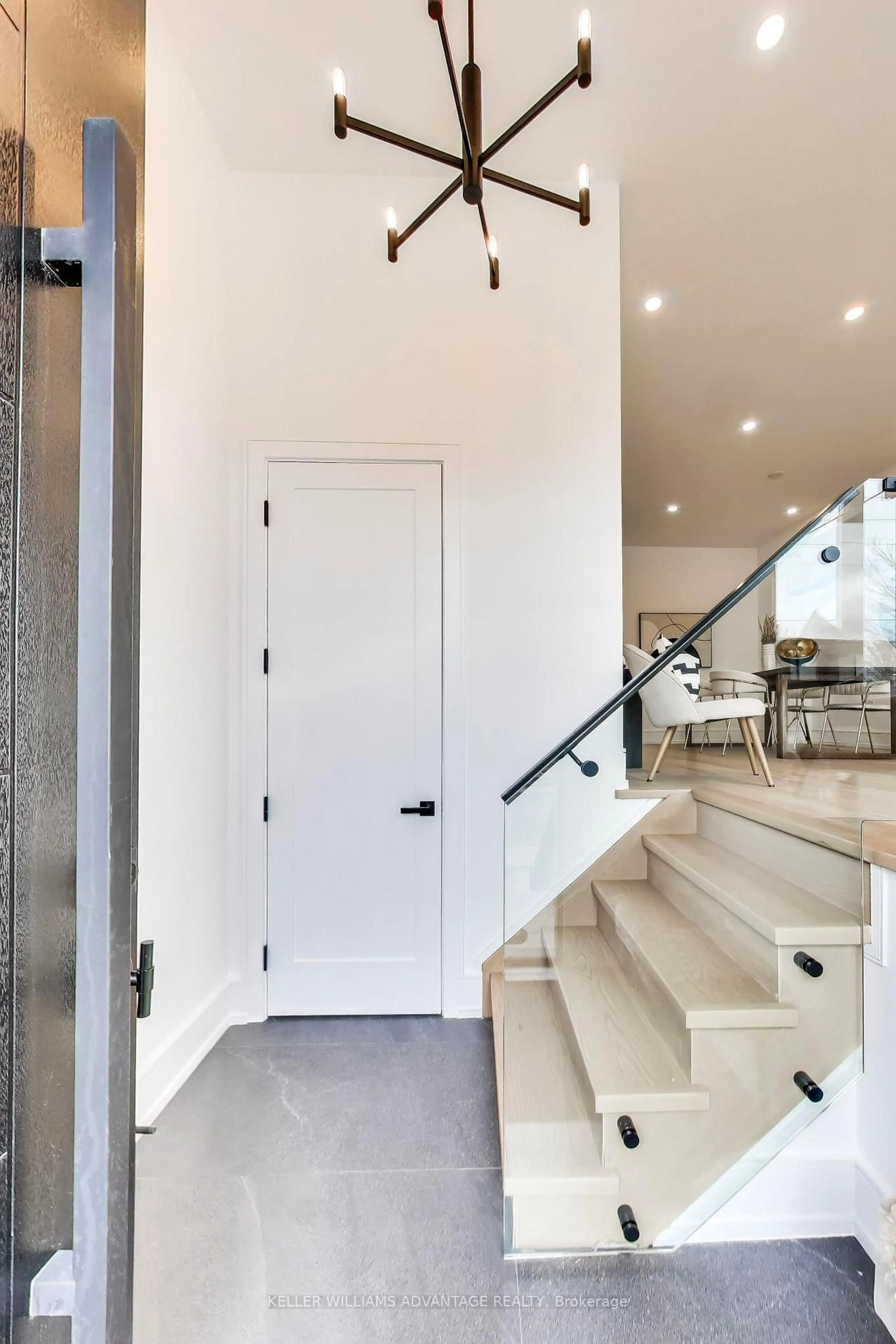 Unknown for 104 Yardley Ave, Toronto Ontario M4B 2B1