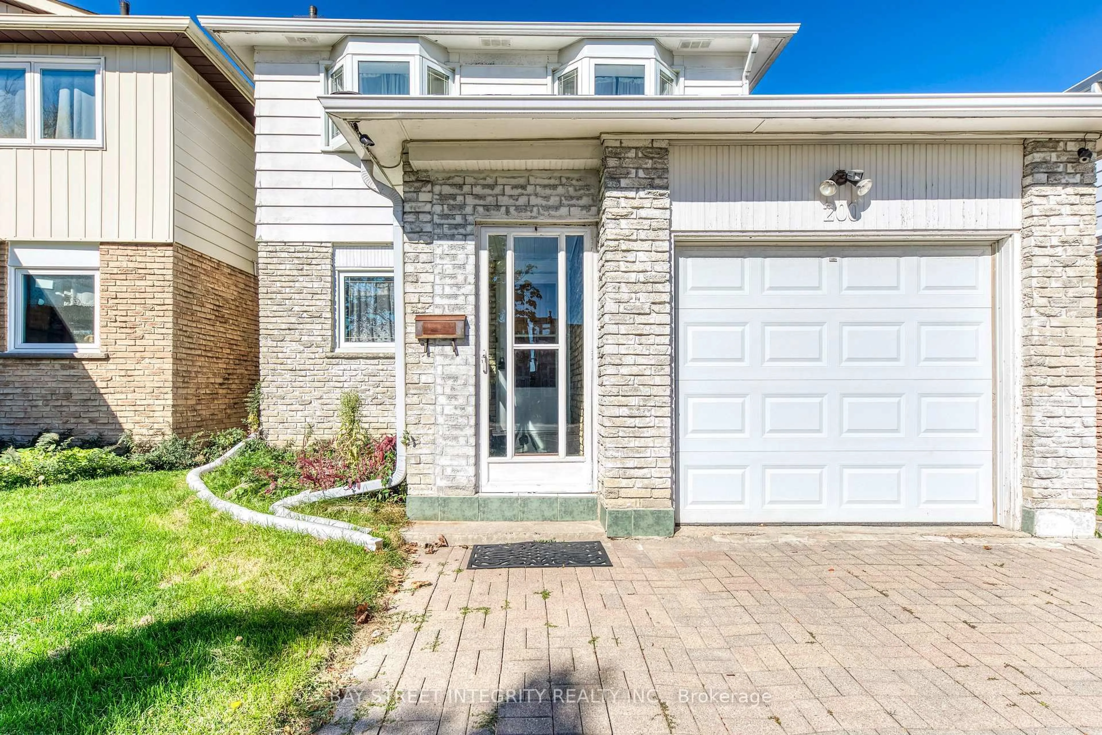 Home with brick exterior material, street for 200 Invergordon Ave, Toronto Ontario M1S 4A1
